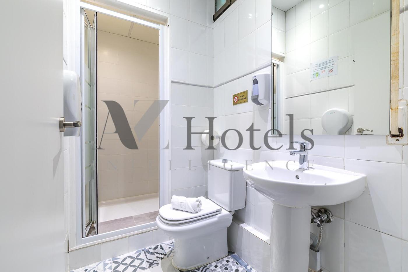 Double Room with Private Bathroom - Semi-basement - Photo 15