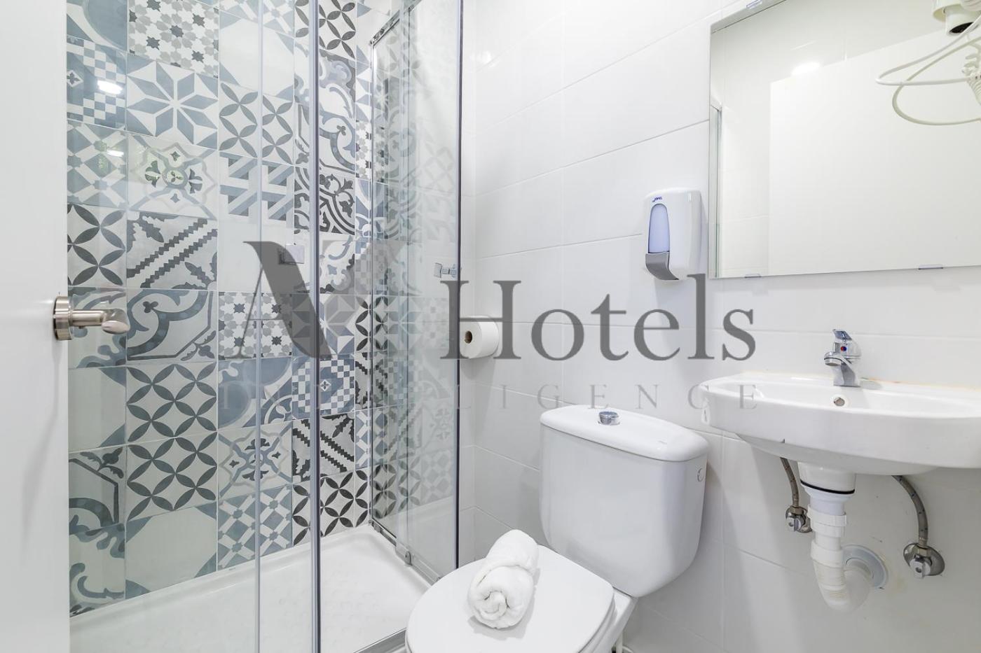 Double Room with Private Bathroom - Semi-basement - Photo 20