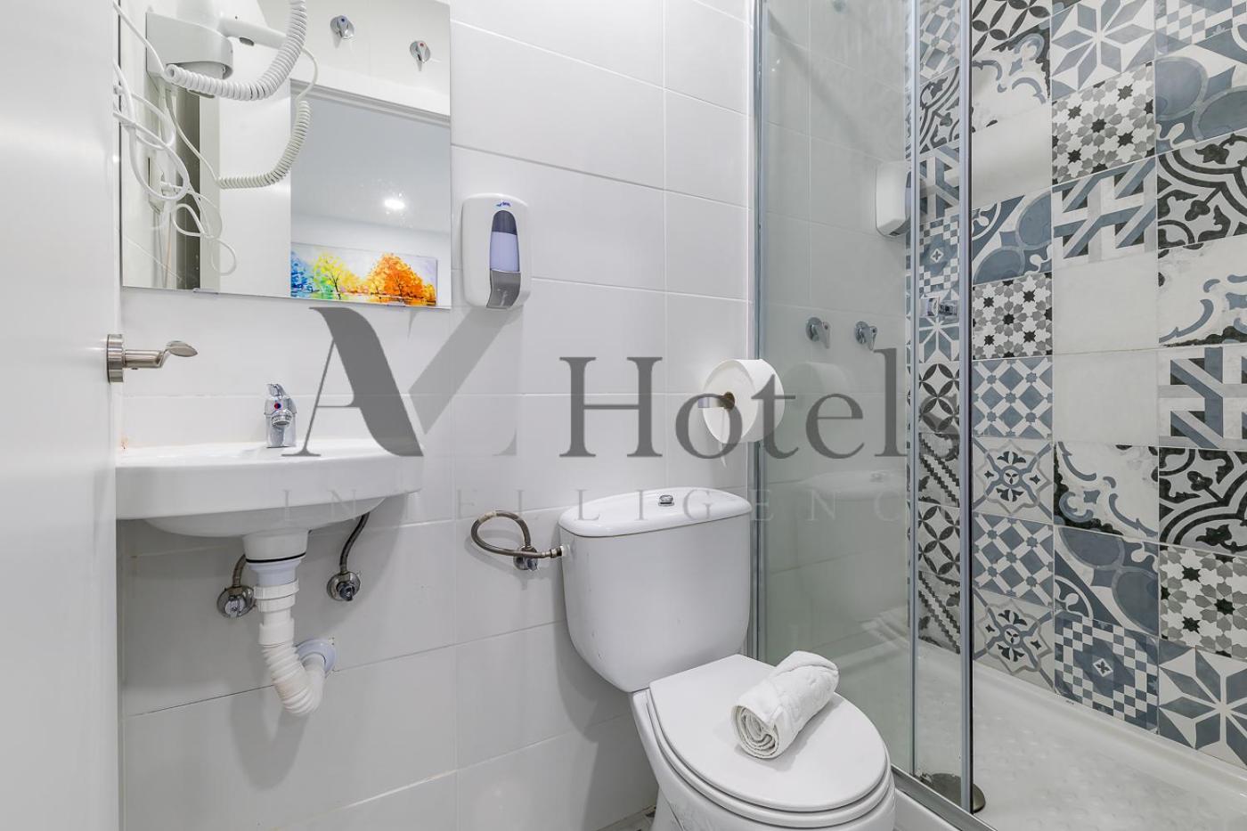 Double Room with Private Bathroom - Semi-basement - Photo 31