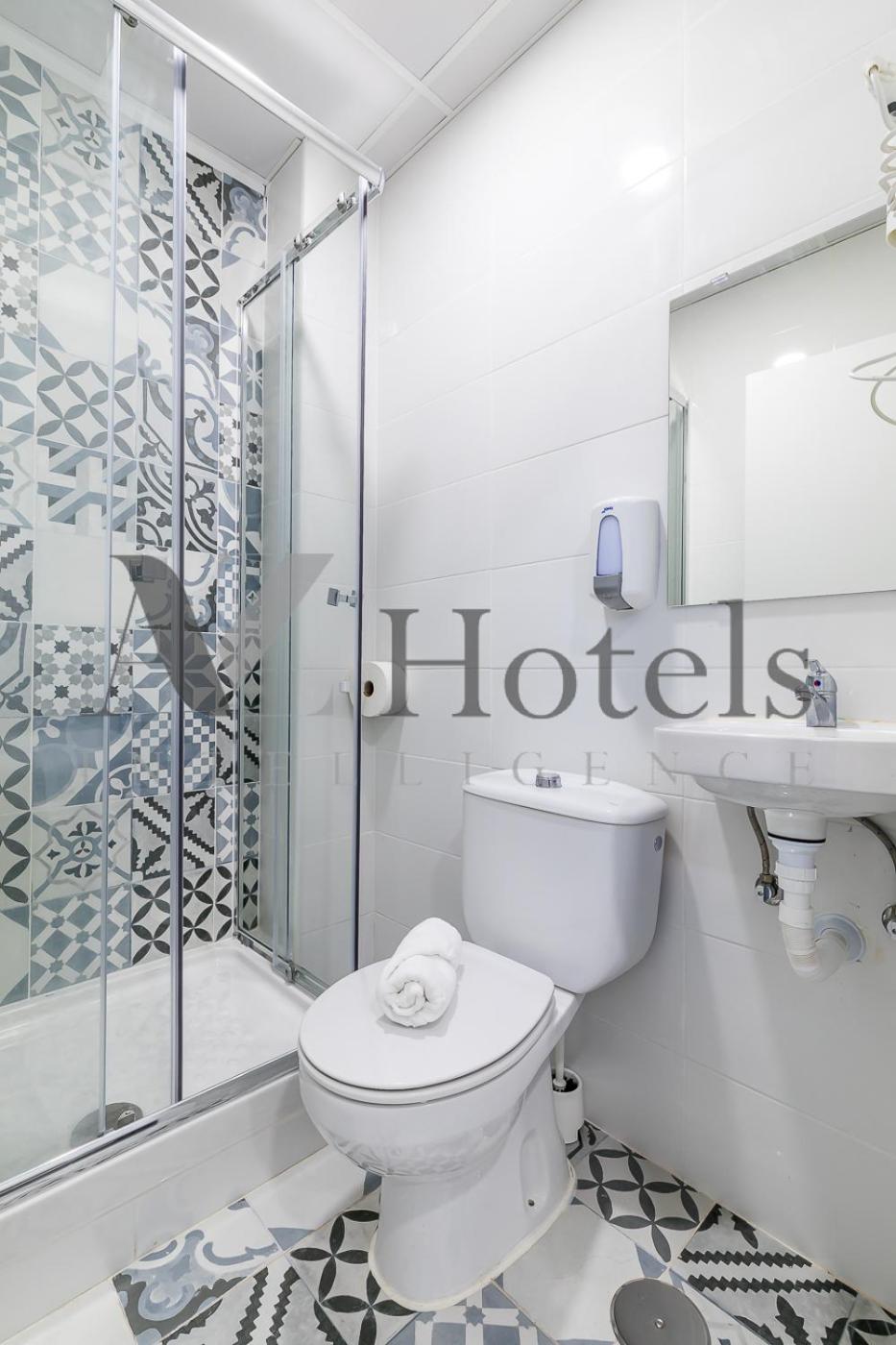 Double Room with Private Bathroom - Semi-basement - Photo 33
