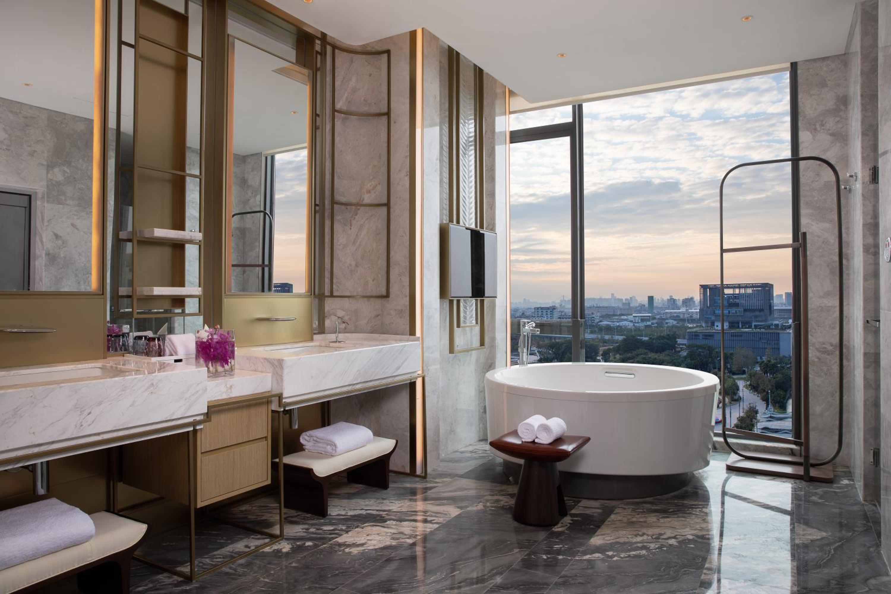 Presidential Suite With Lounge Access
