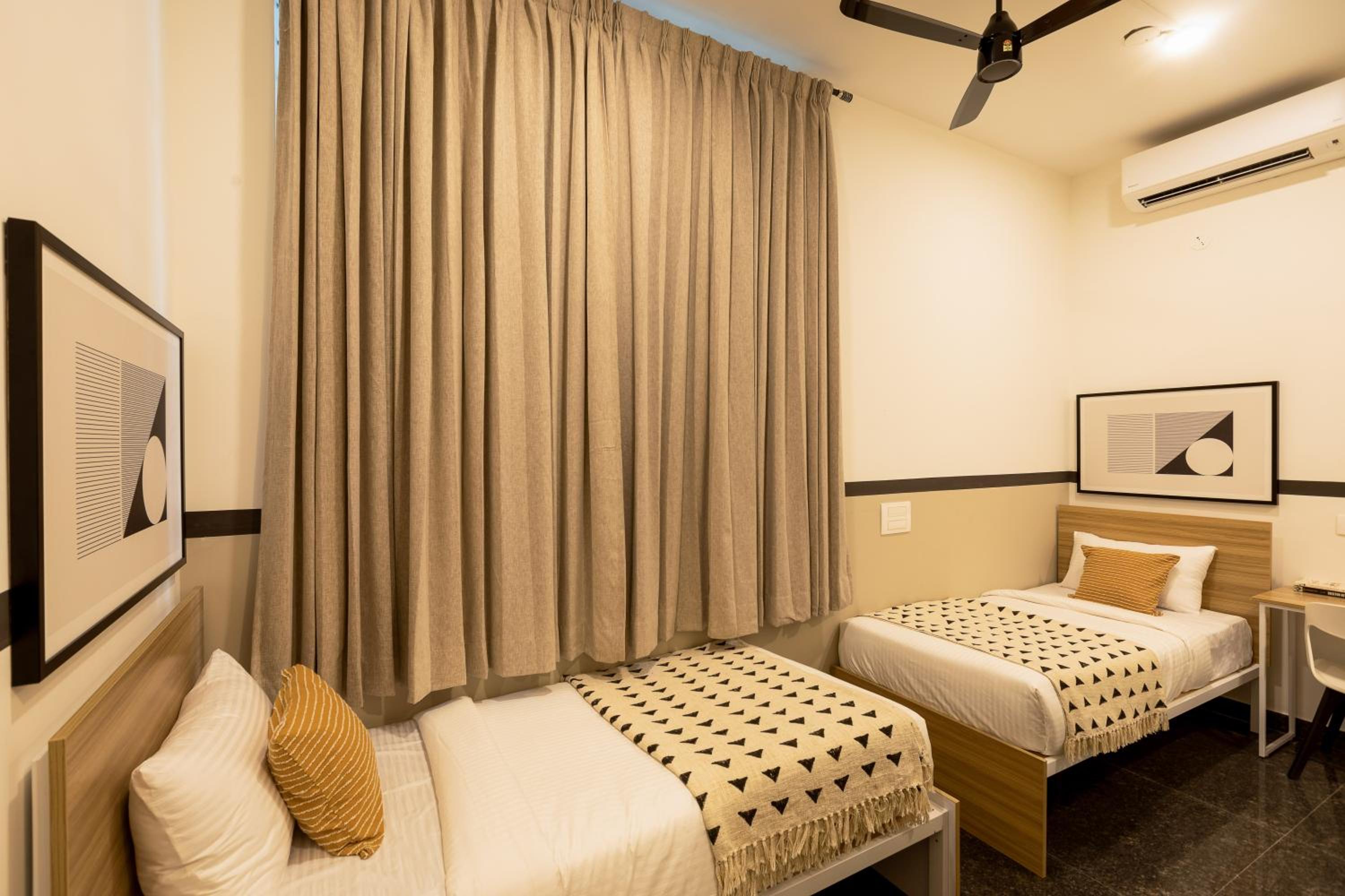 Standard Twin Room - Photo 5