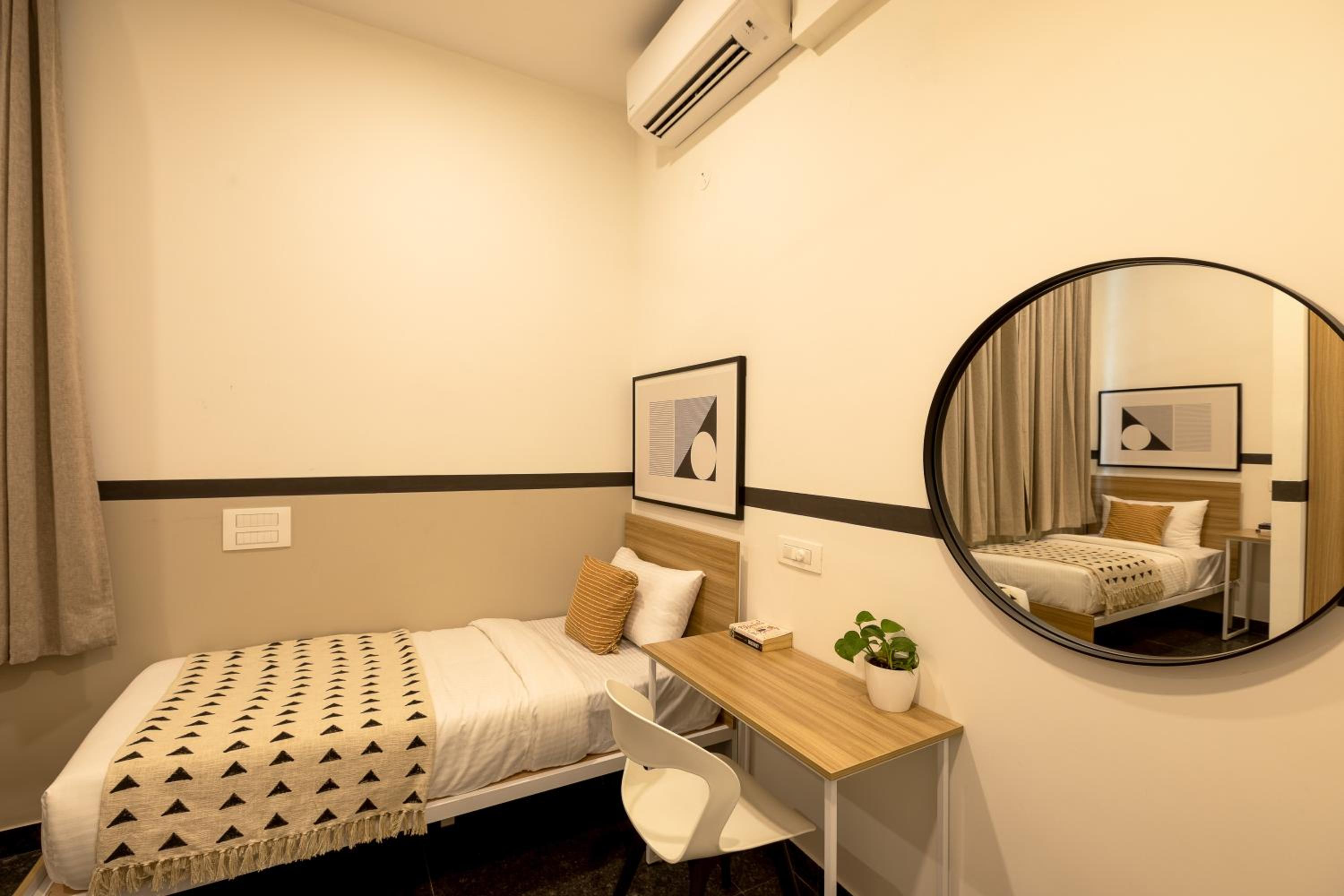 Standard Twin Room - Photo 2