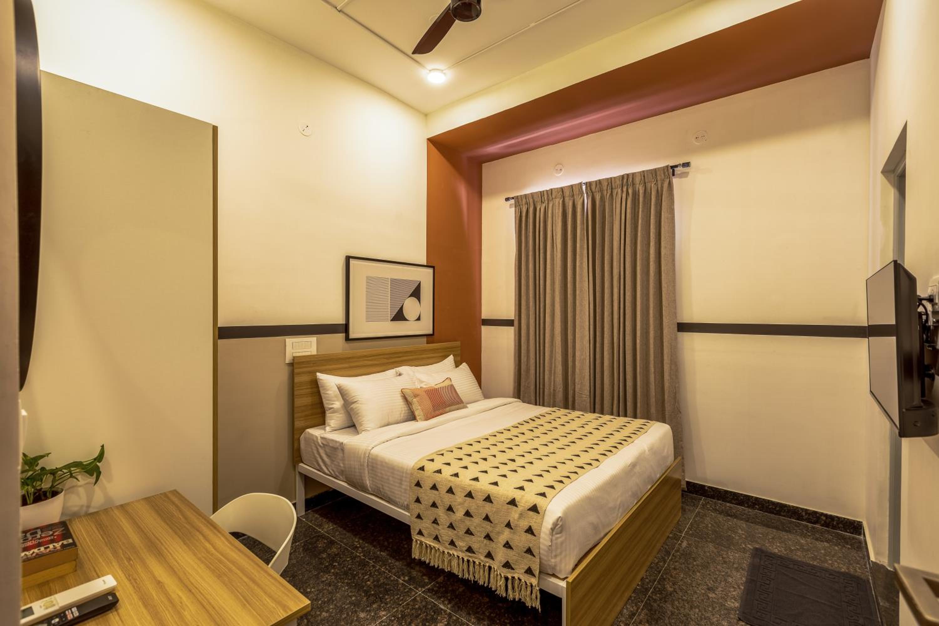 Standard Double Room - Photo 7