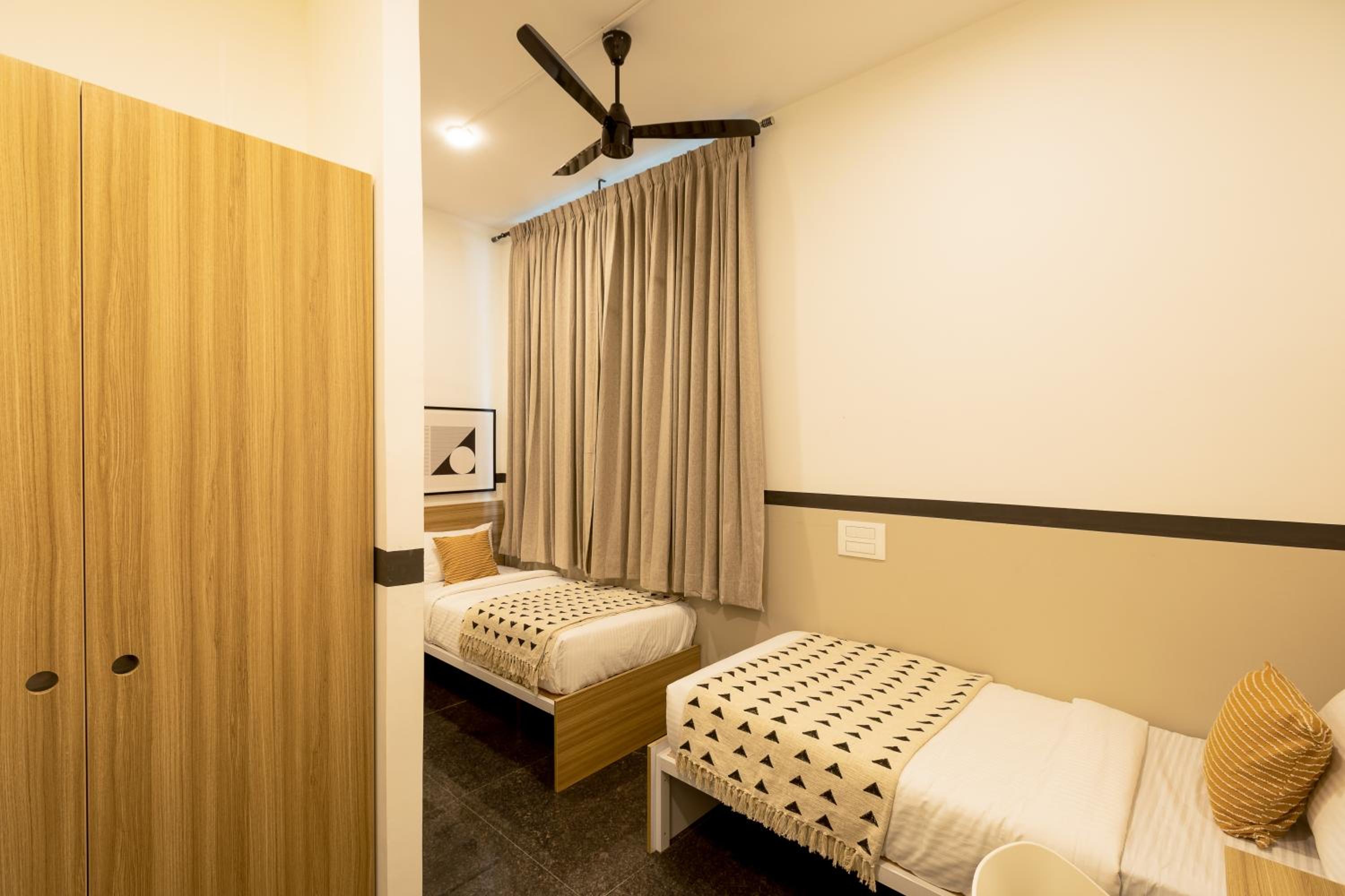 Standard Twin Room - Photo 6