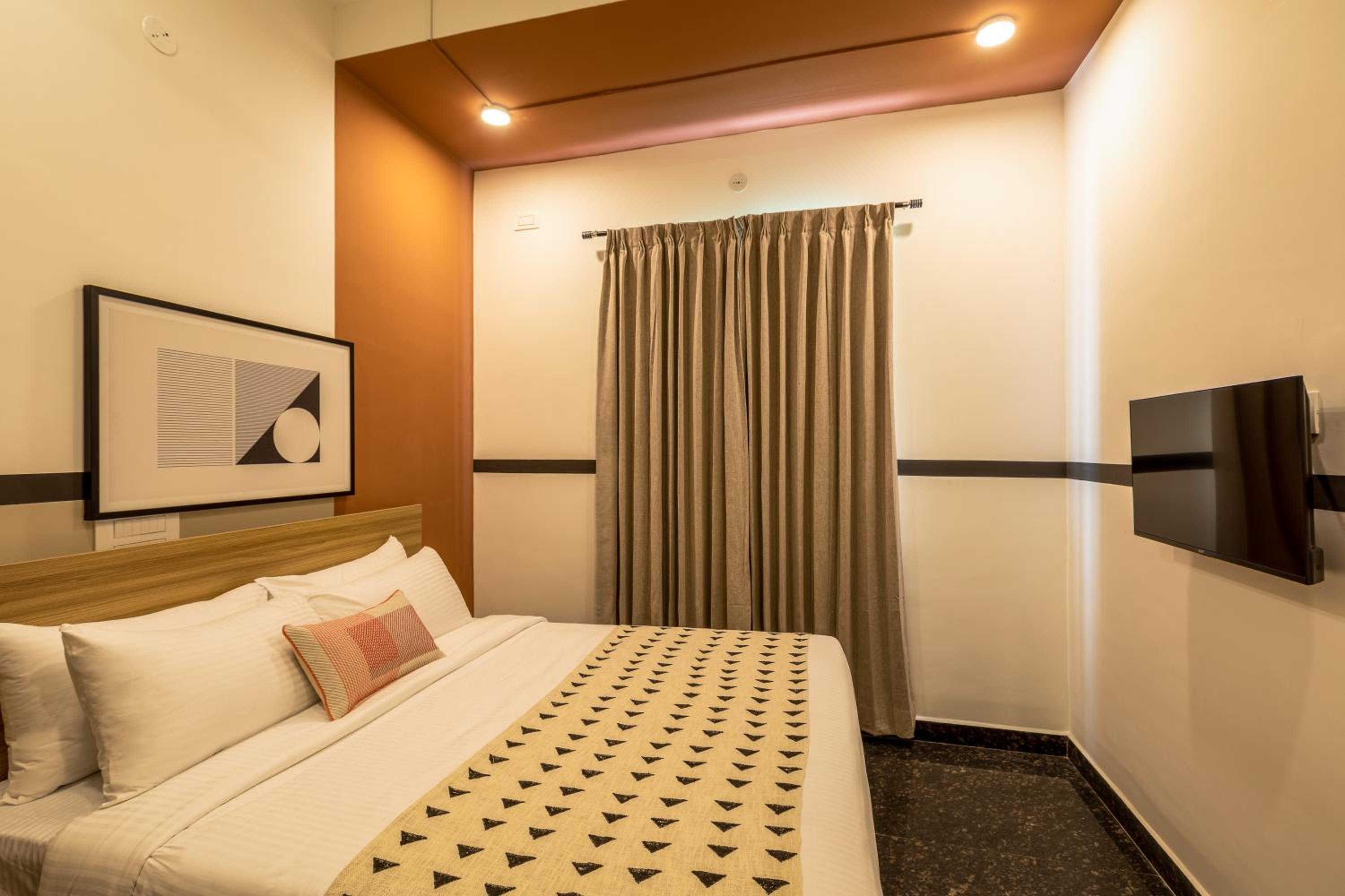 Budget Double Room - Photo 5