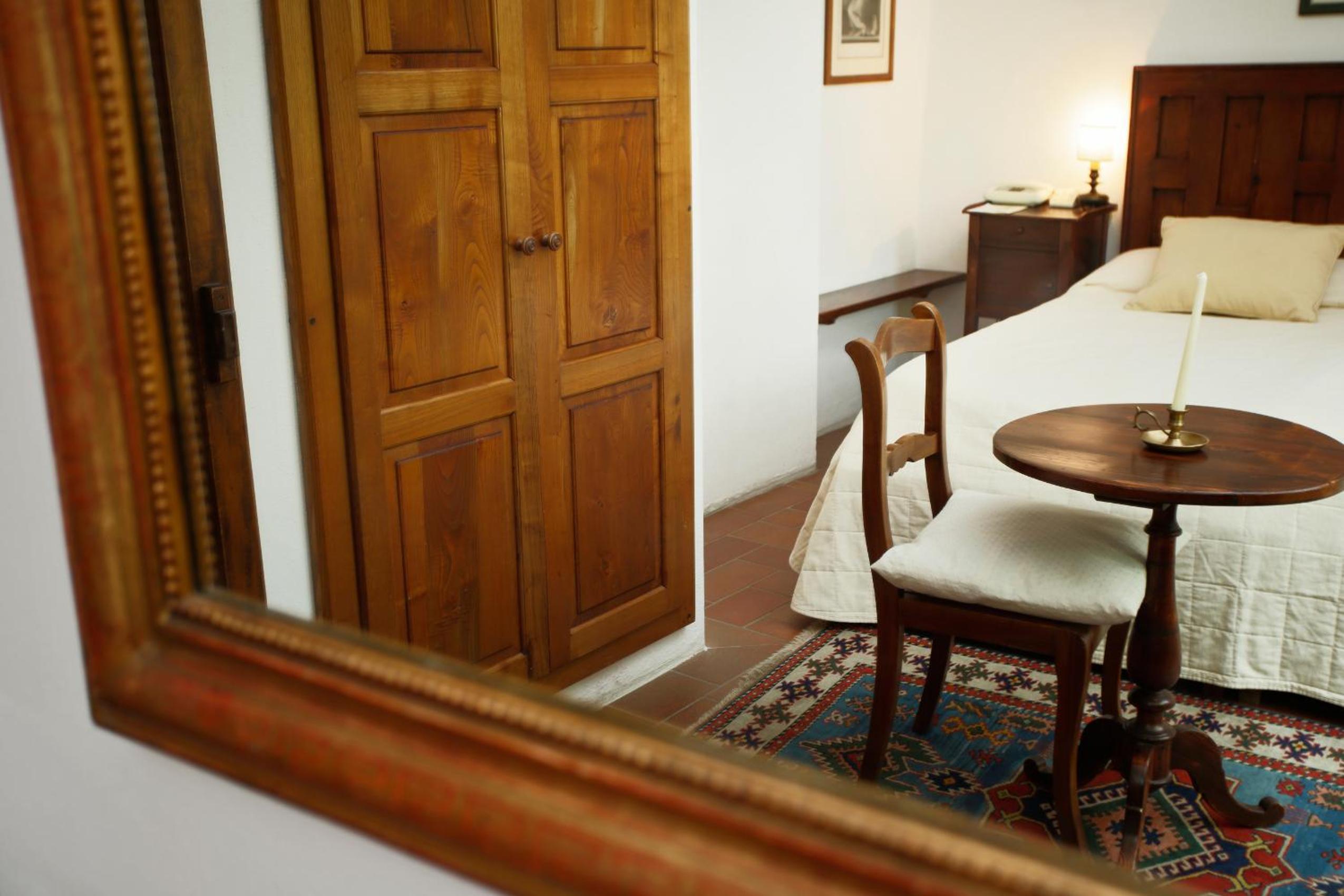 Classic Room with Garden or Courtyard View - Photo 4