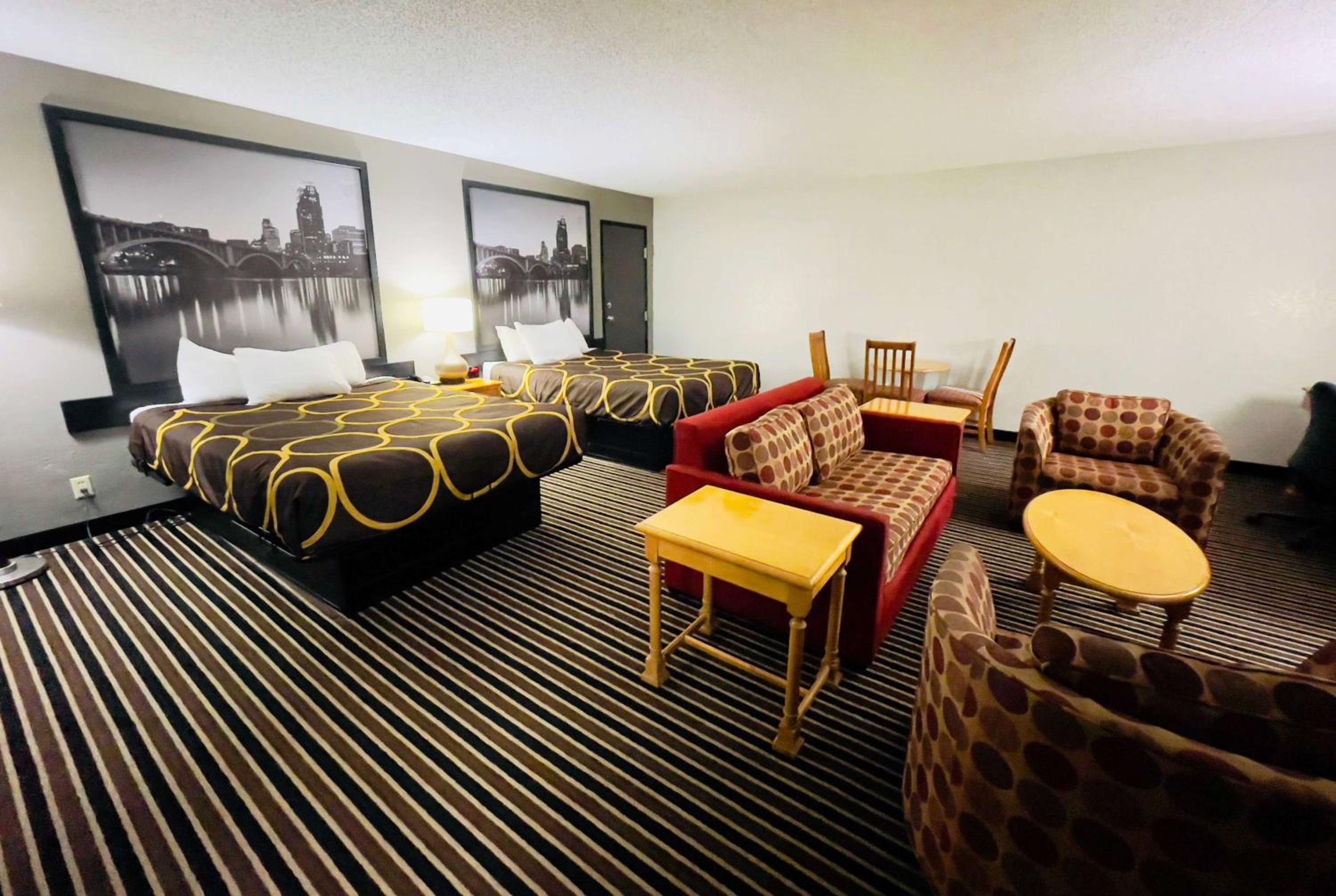 Queen Studio Suite with Two Queen Beds - Non-Smoking - Photo 1