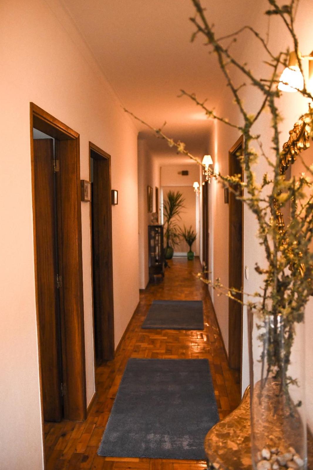 Five-Bedroom House photo 1