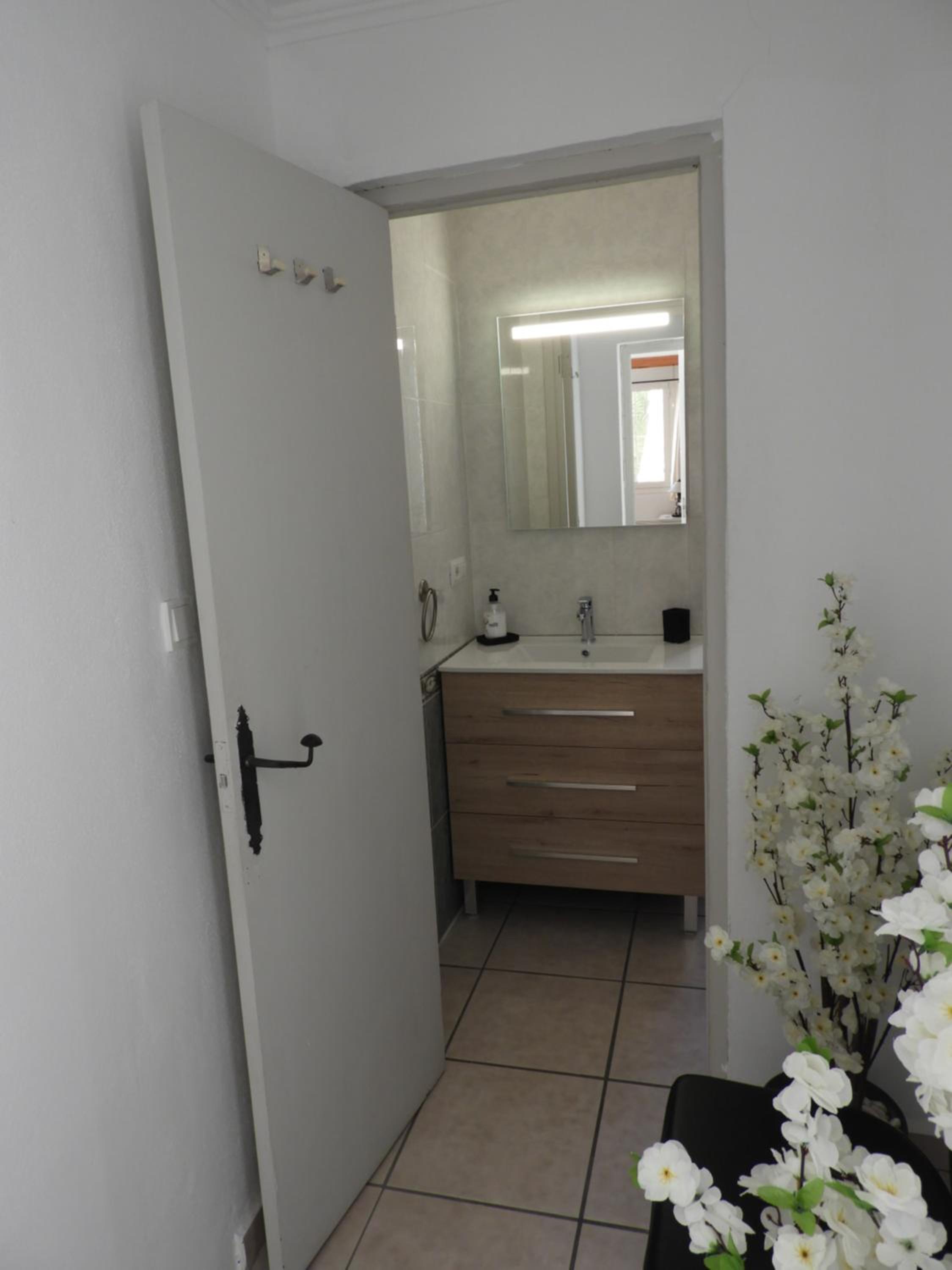 Budget Double Room photo 3
