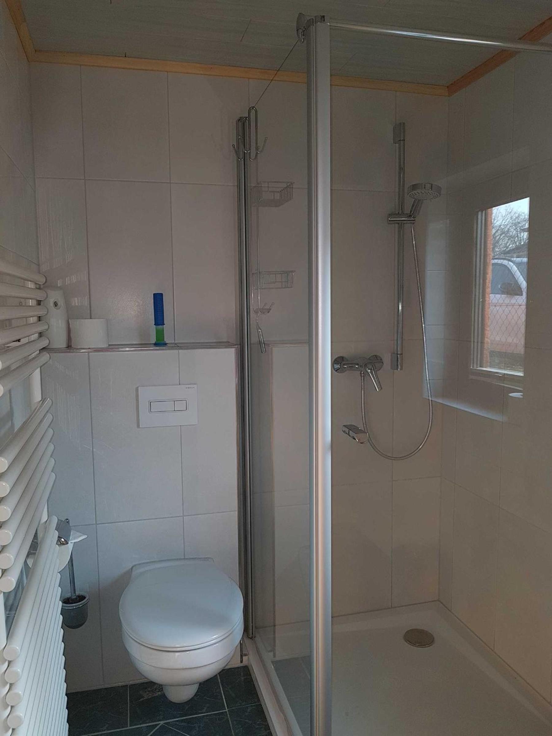 One-Bedroom Apartment with Shower photo 1