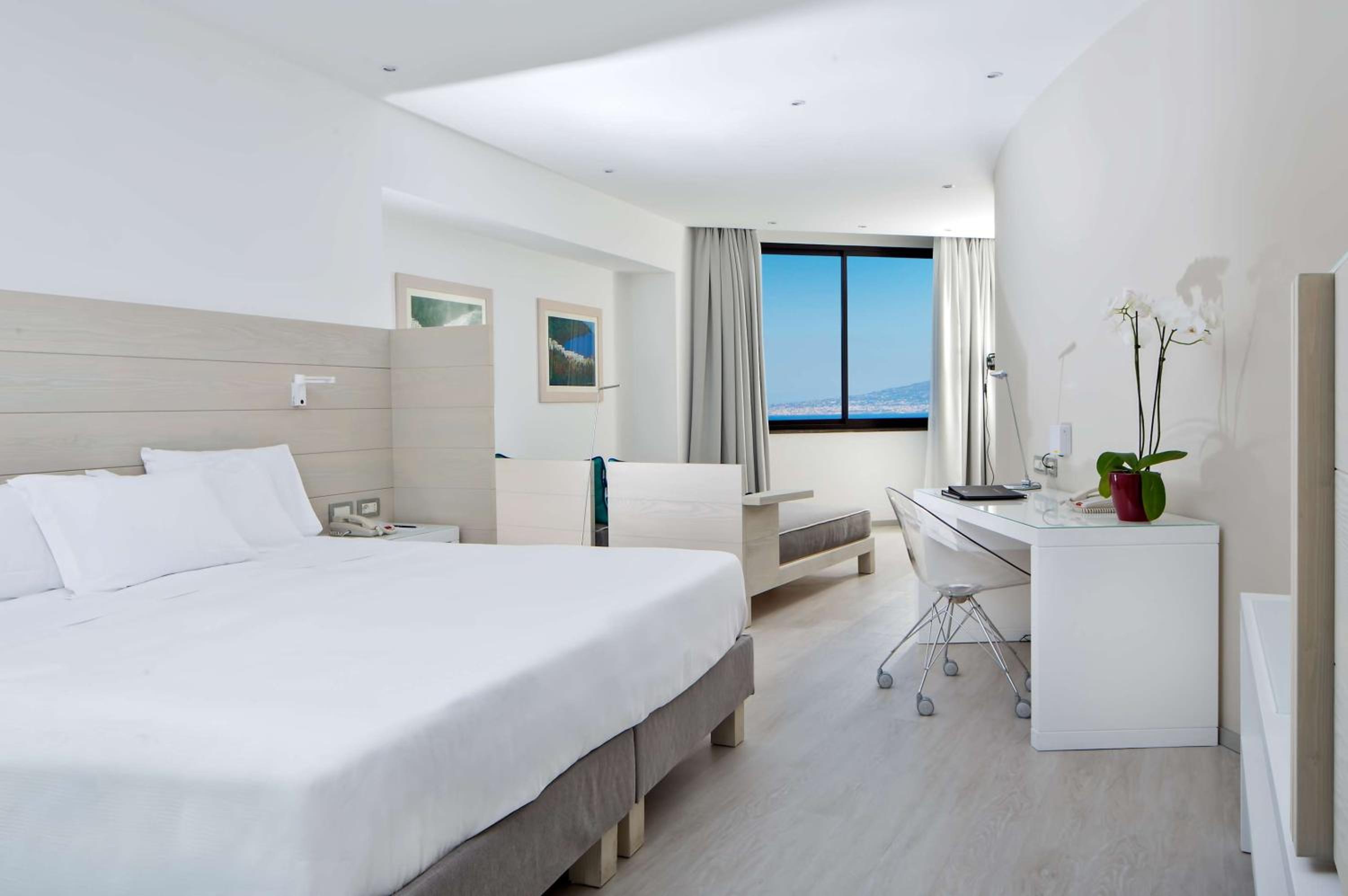 Deluxe Quadruple Room with Sea View