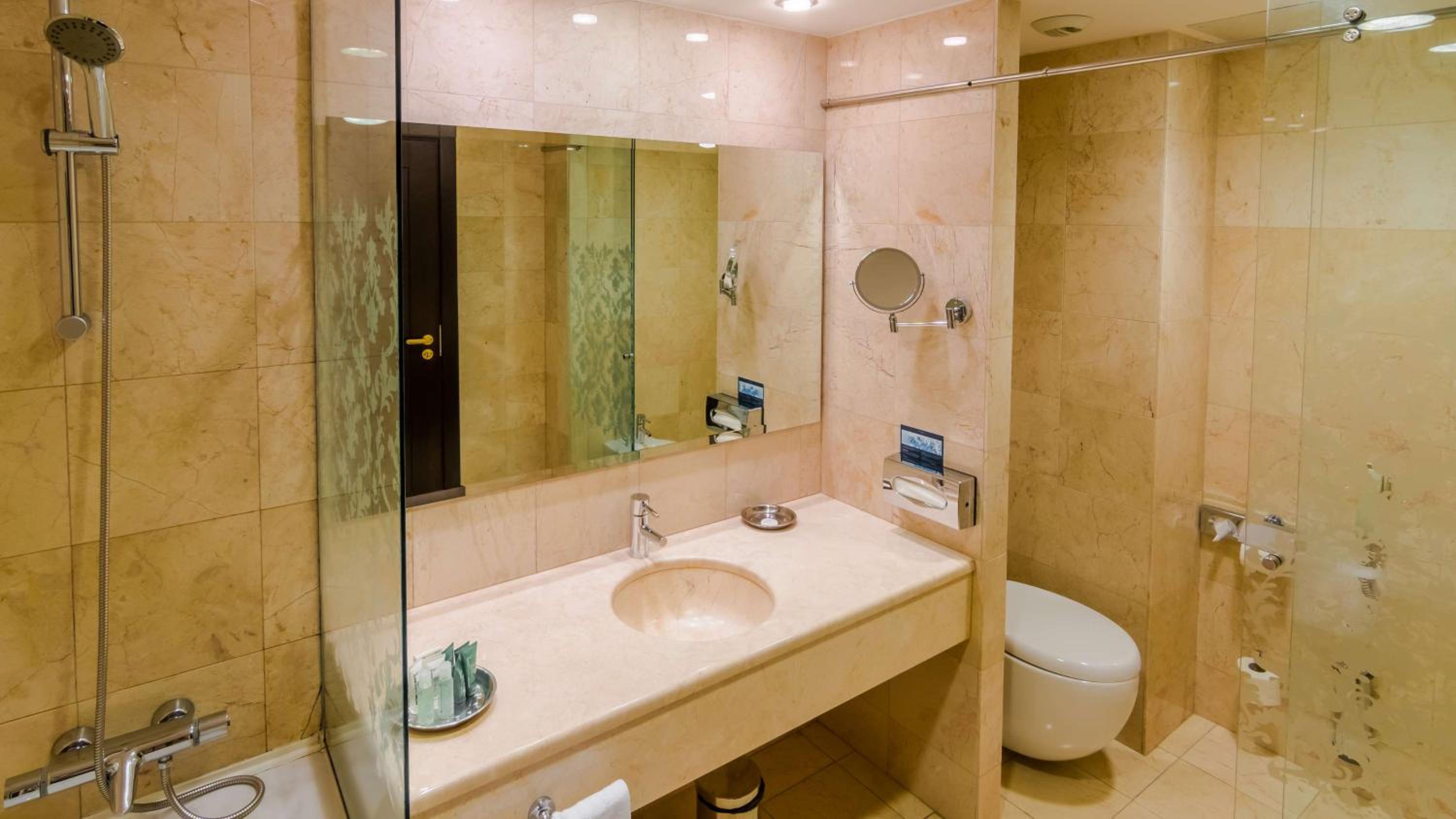 King Guest Room - Photo 3