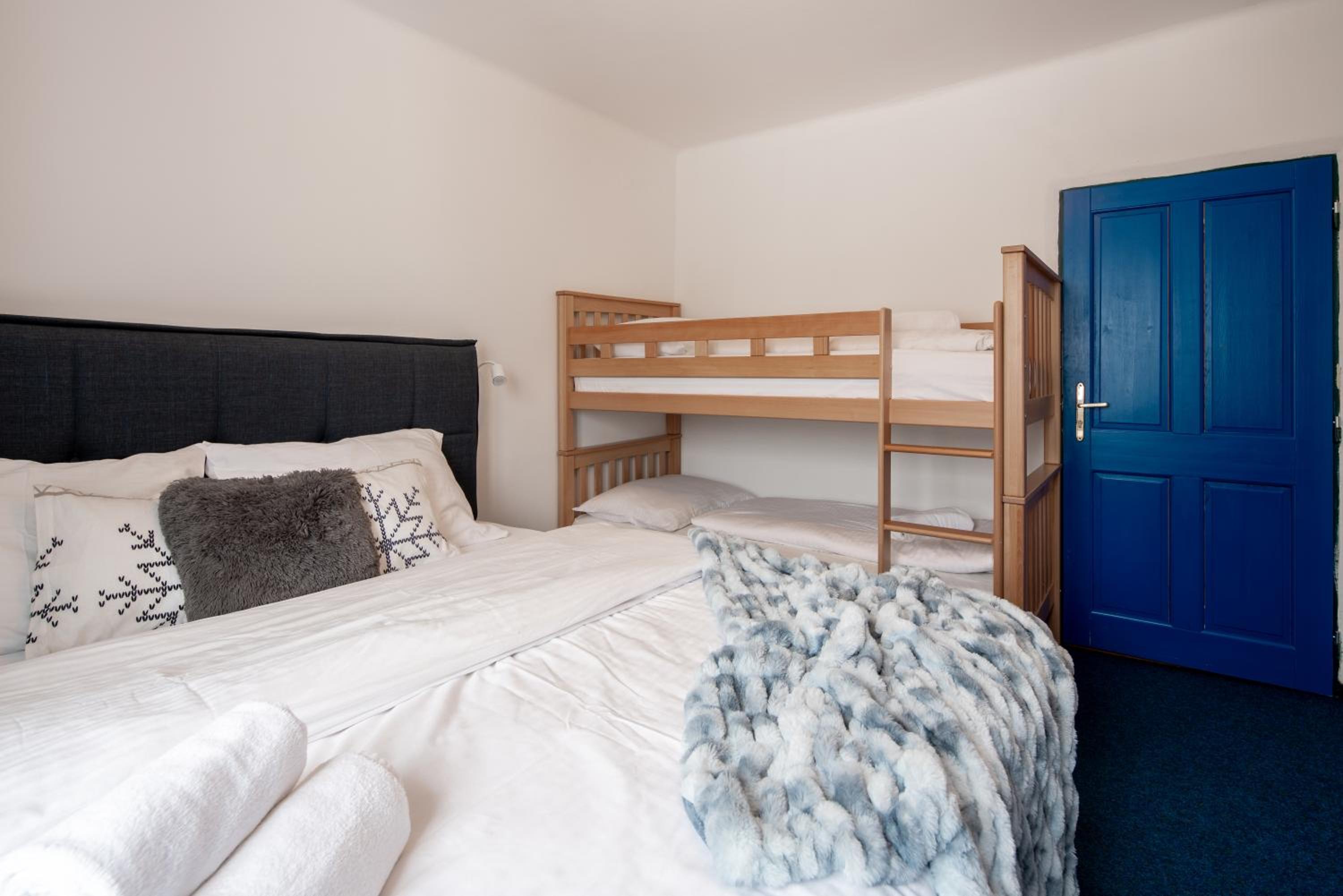 Quadruple Room with Shared Bathroom photo 1