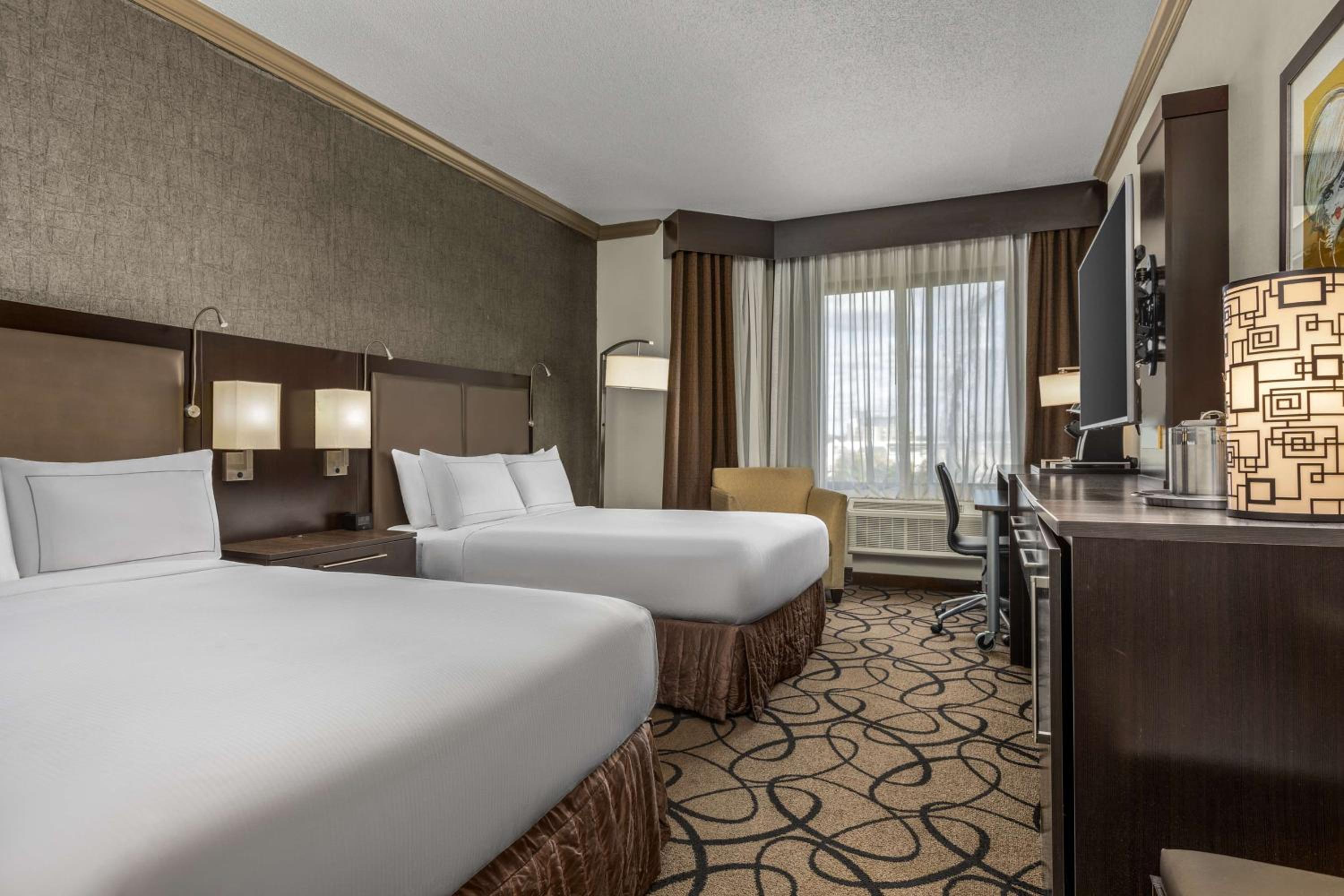 Relax in comfort with our spacious hotel rooms!