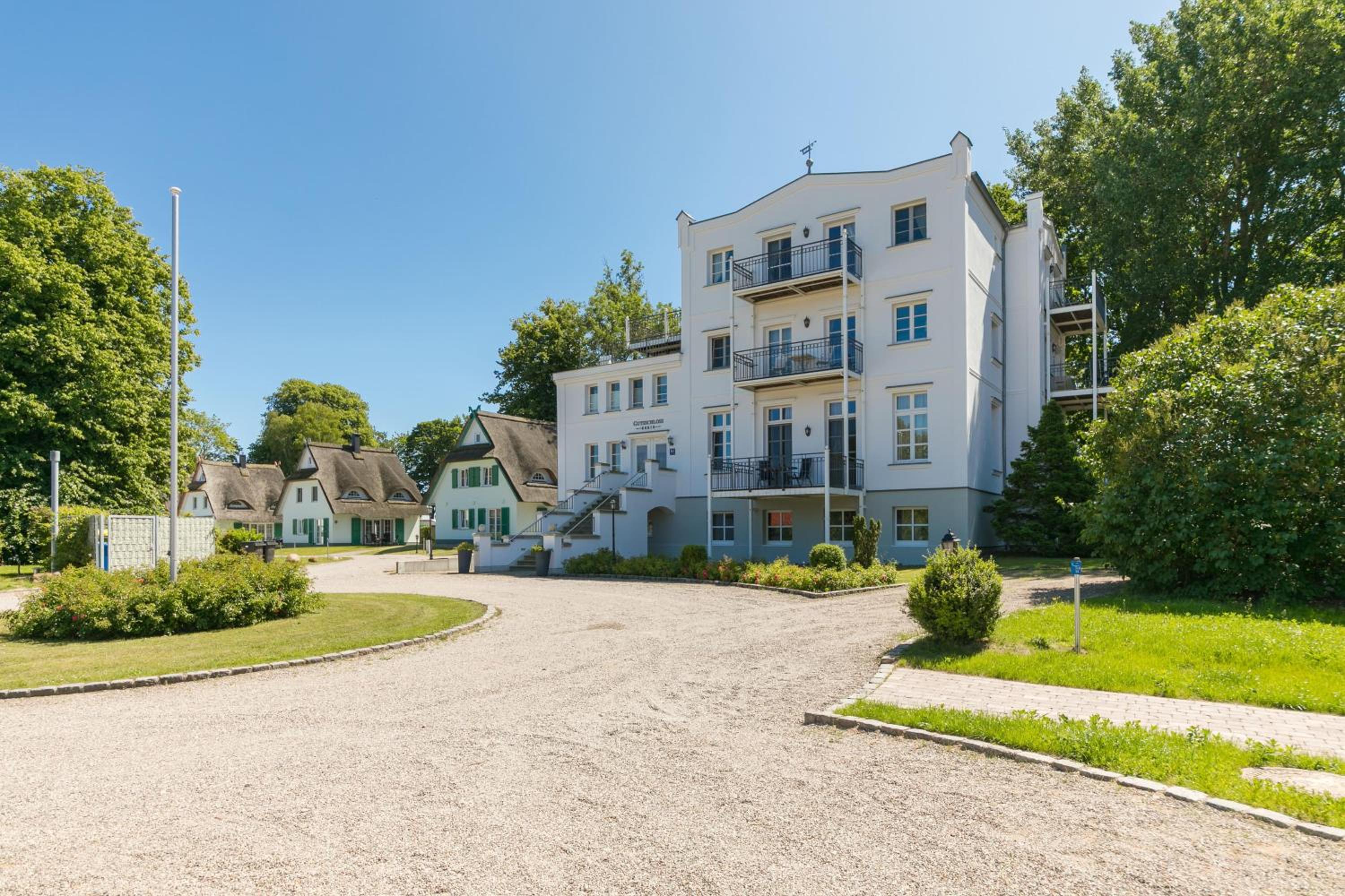 Apartment with Terrace photo 3