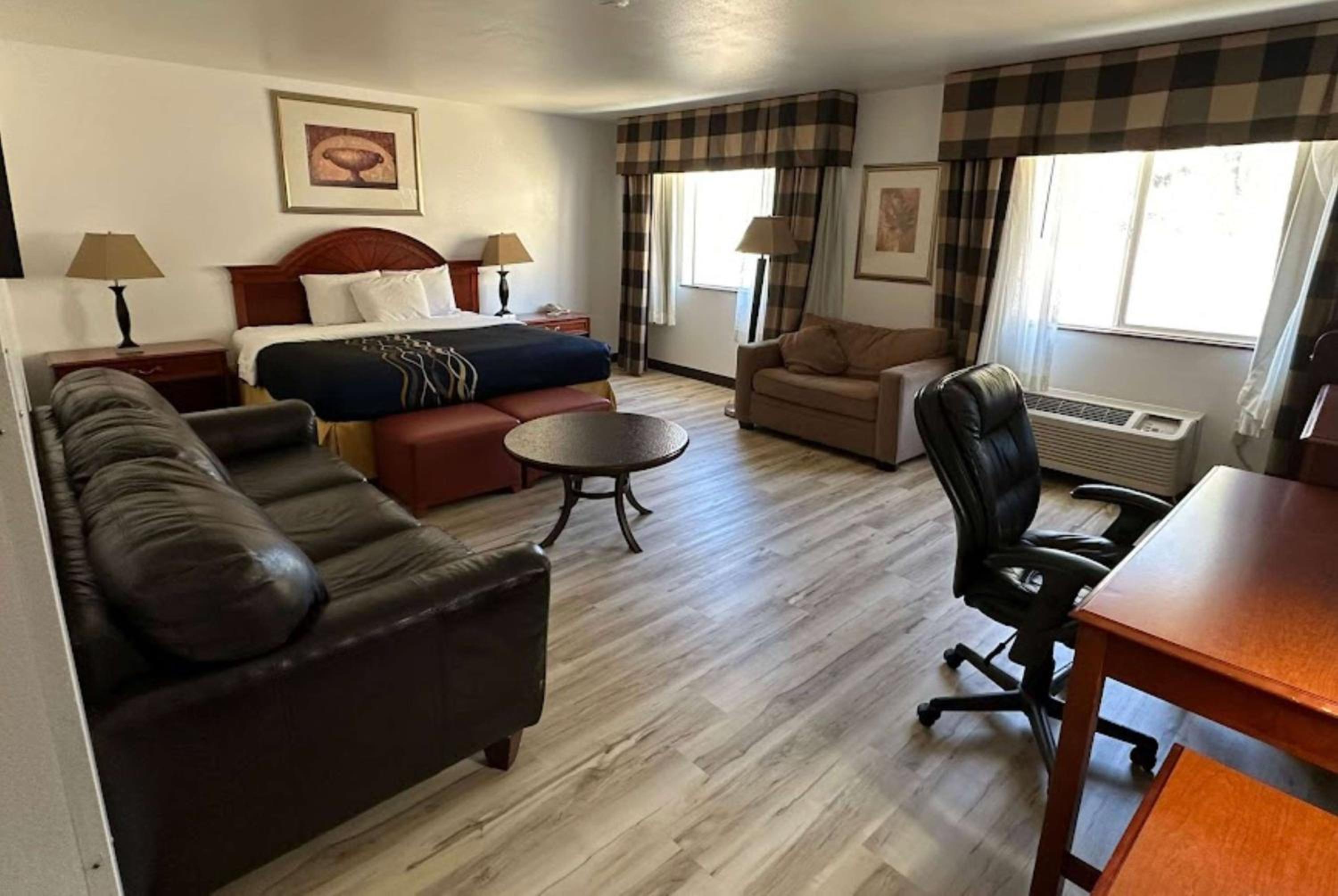 King Studio Suite - Non-Smoking - Photo 1