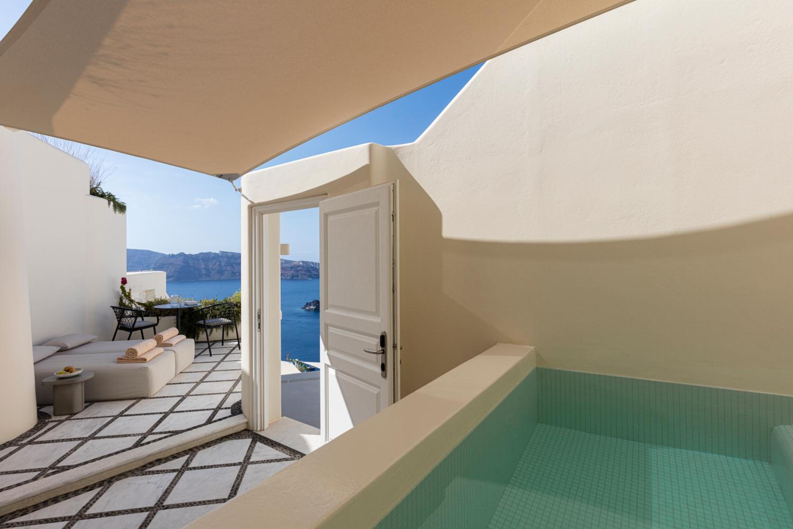 Superior Suite  with Plunge Pool - Photo 12