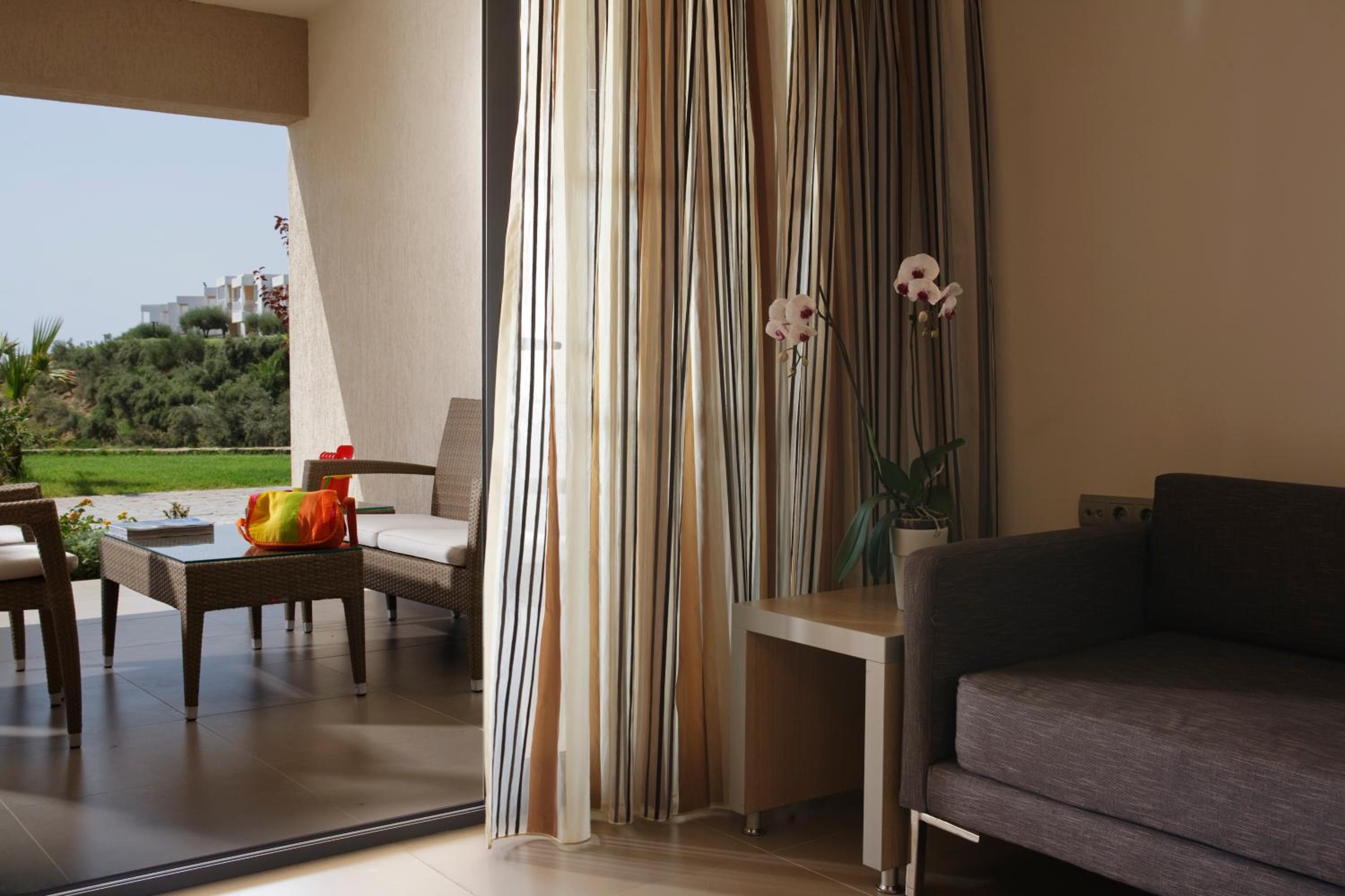 Superior Family Suite Inland View - Photo 2
