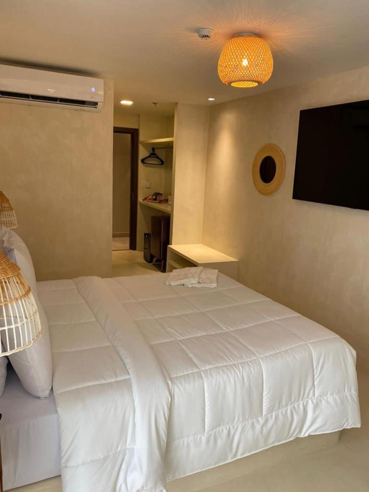 Premium Double - 1 Queen Bed photo 3
