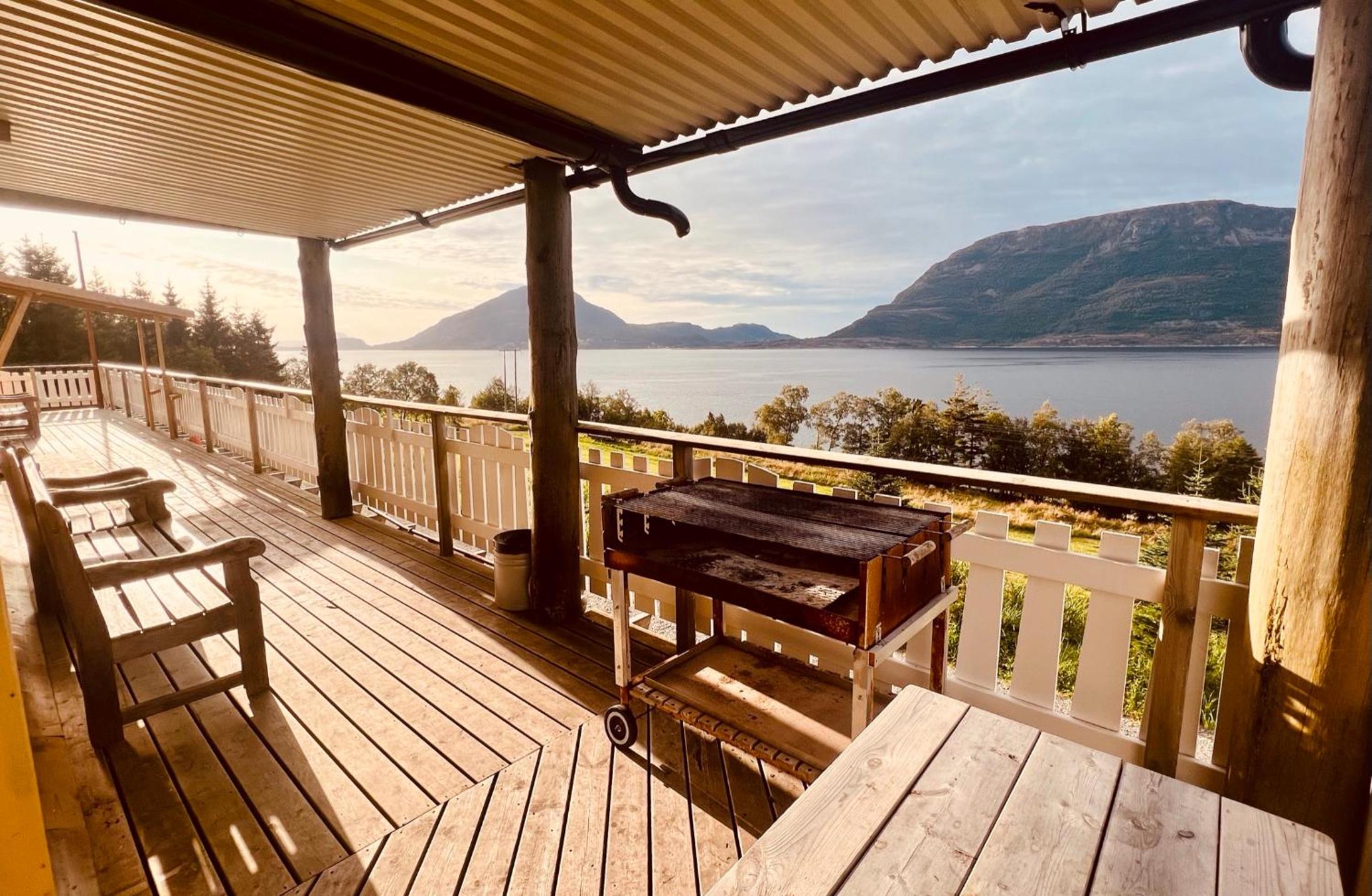 Two-Bedroom Apartment with Terrace and Sea View photo 2