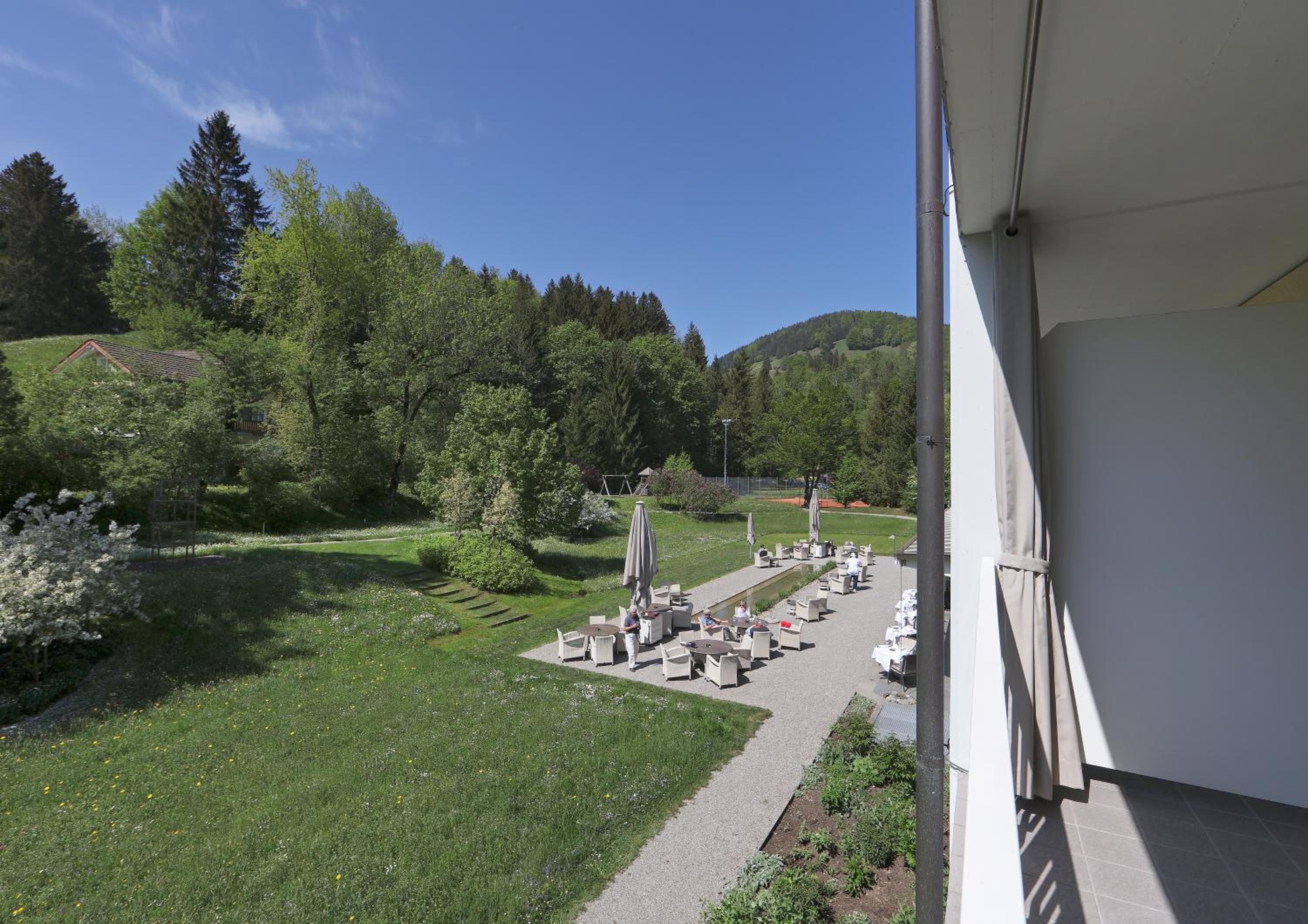 Standard Room with Balcony and South View - Photo 3