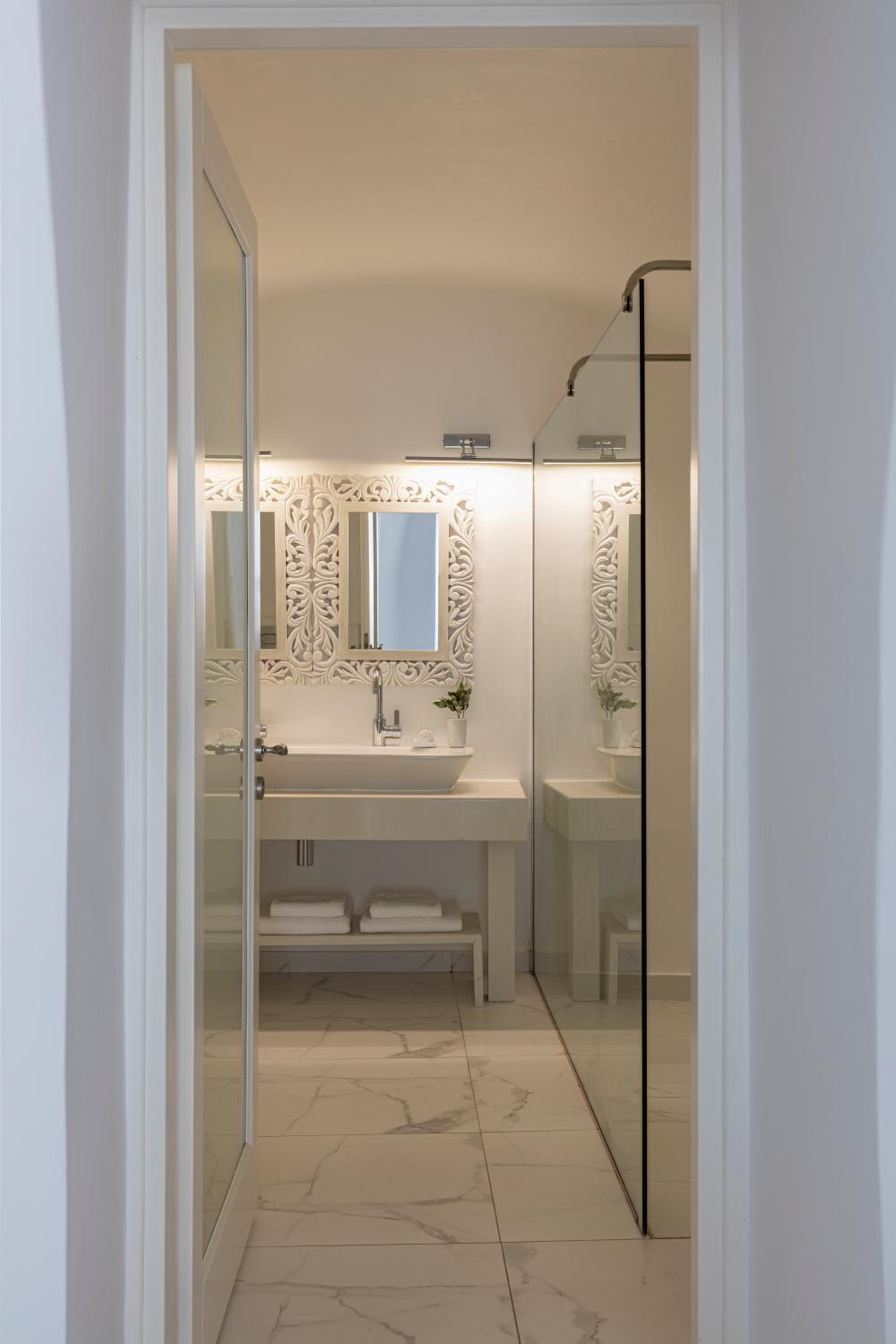 Junior Suite with Plunge Pool - Photo 12