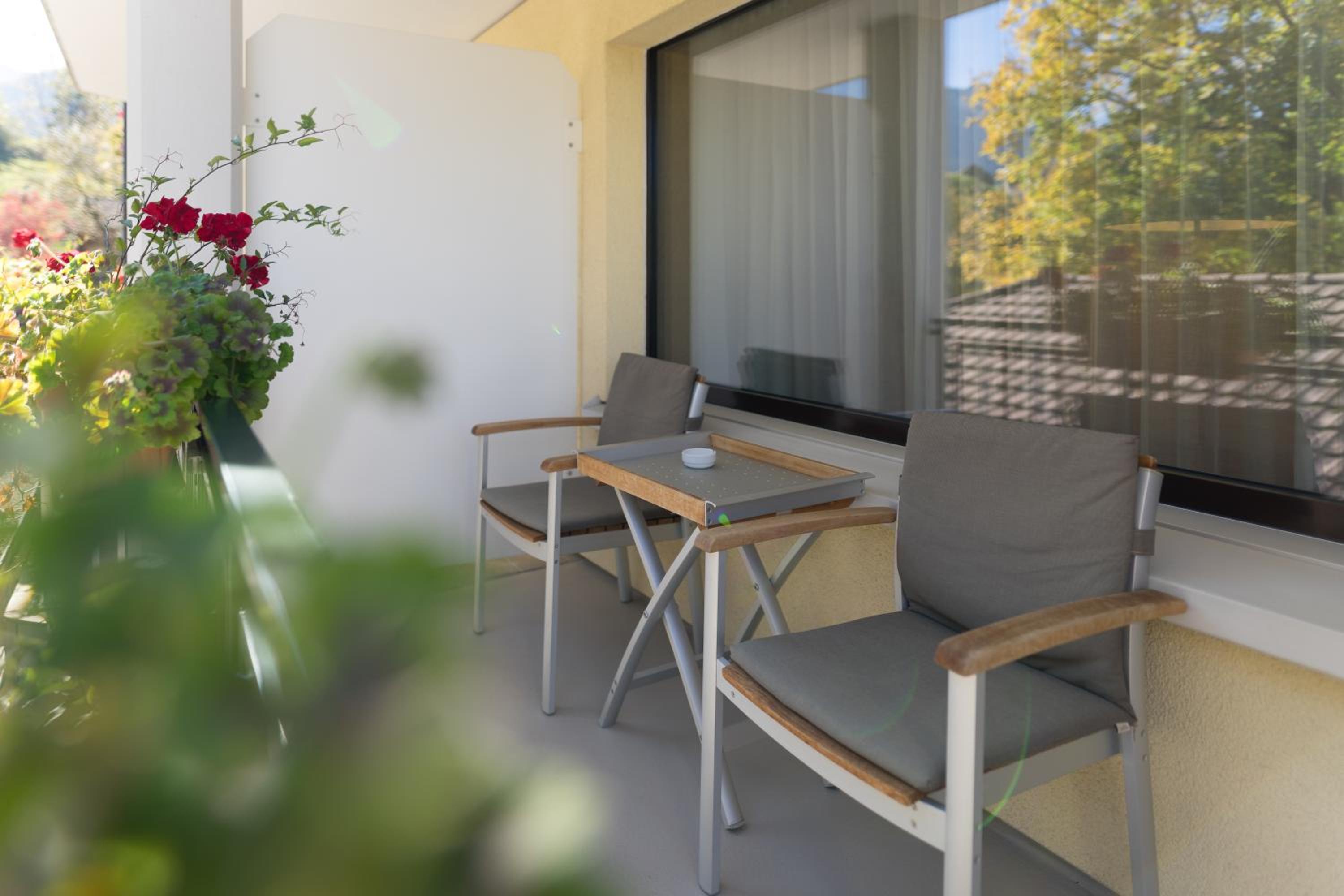 Standard Room with Balcony - Photo 5
