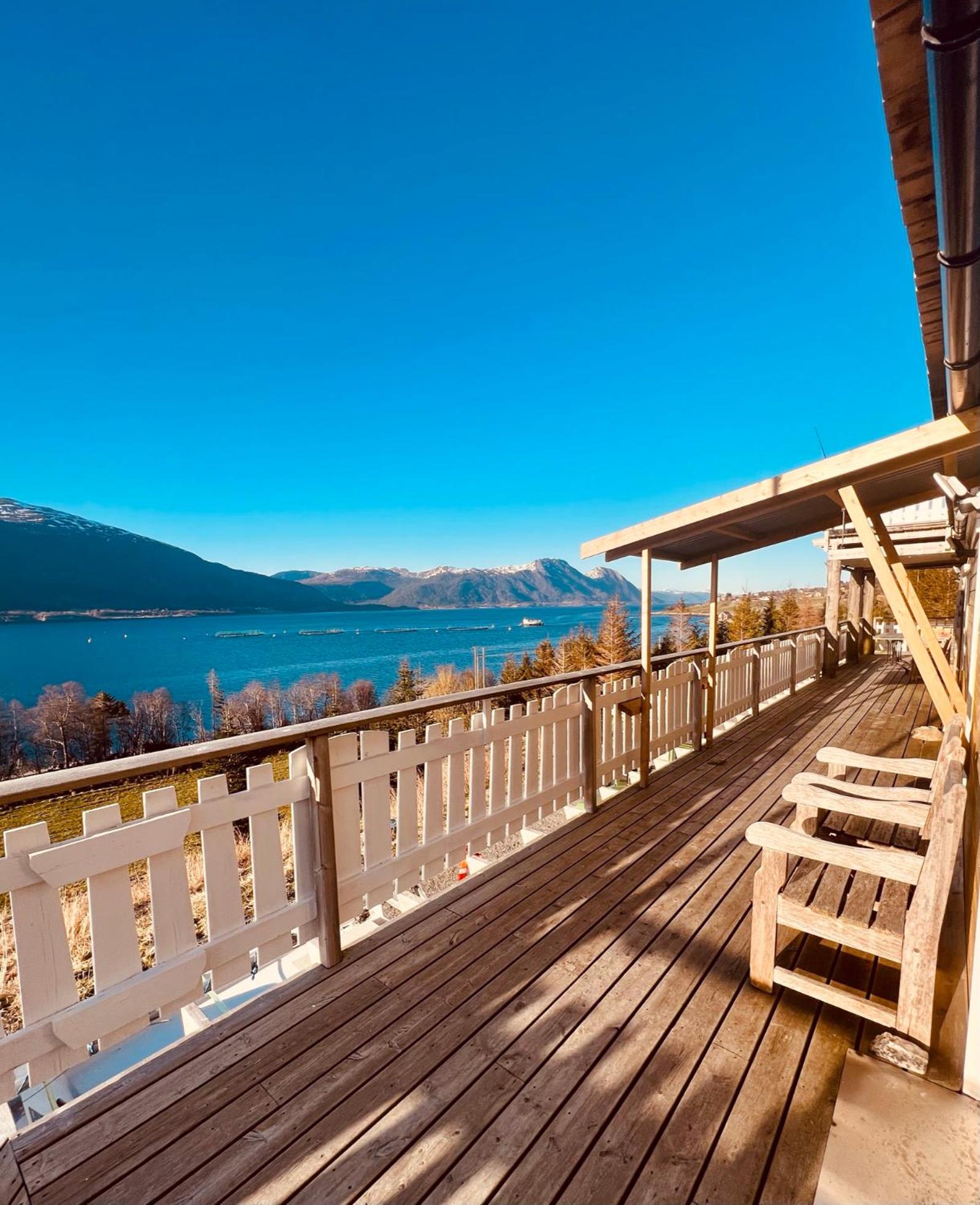 Three-Bedroom Apartment with Sea View photo 2
