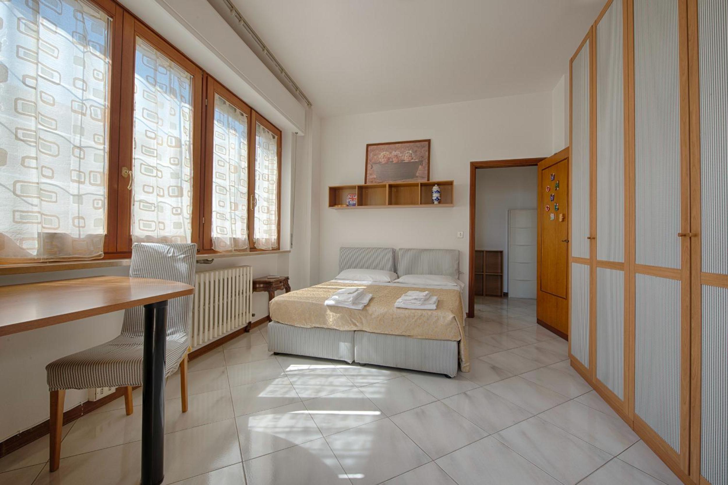 Large One-Bedroom Apartment photo 3