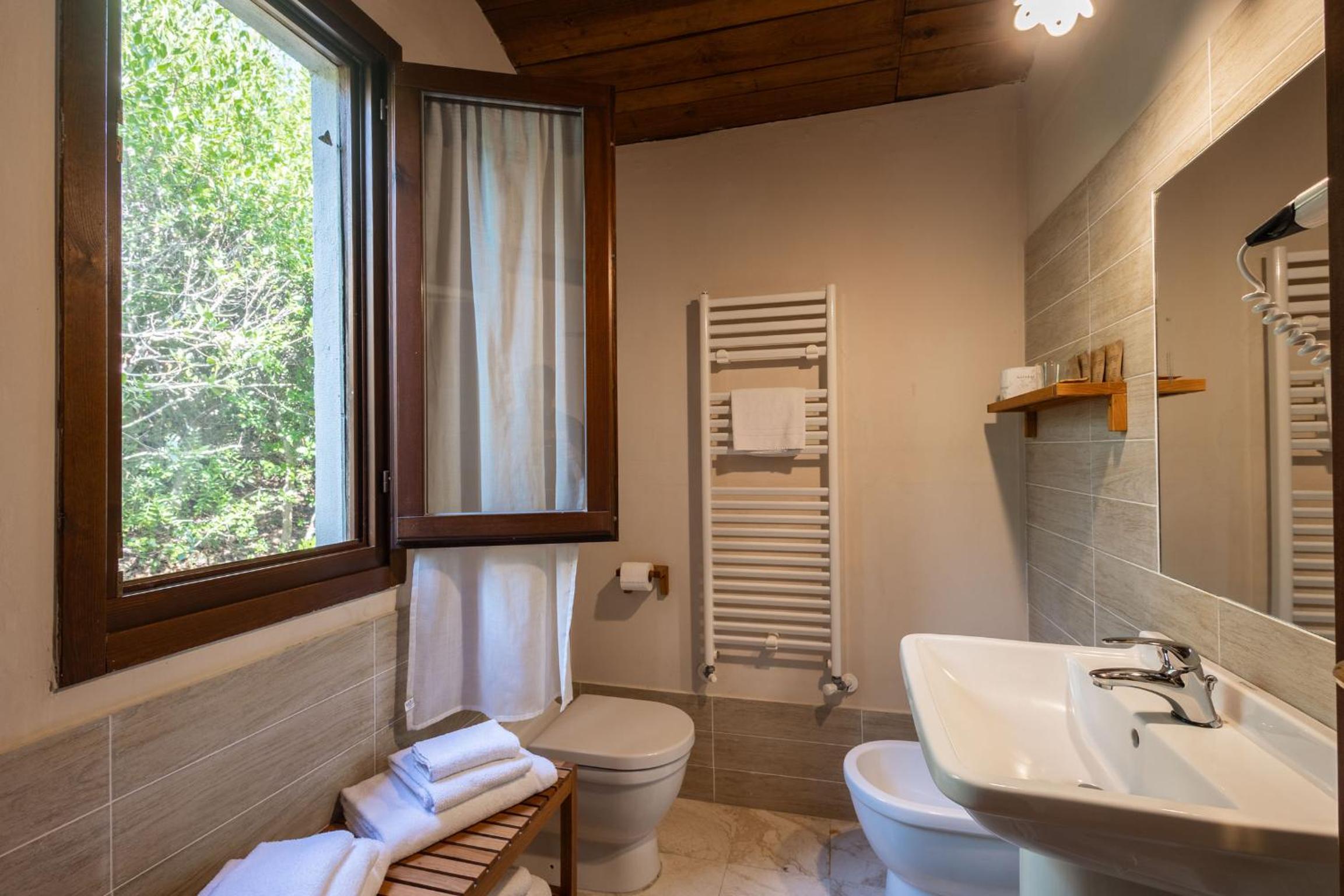 Two-Bedroom Apartment (4 Adults) - Photo 9