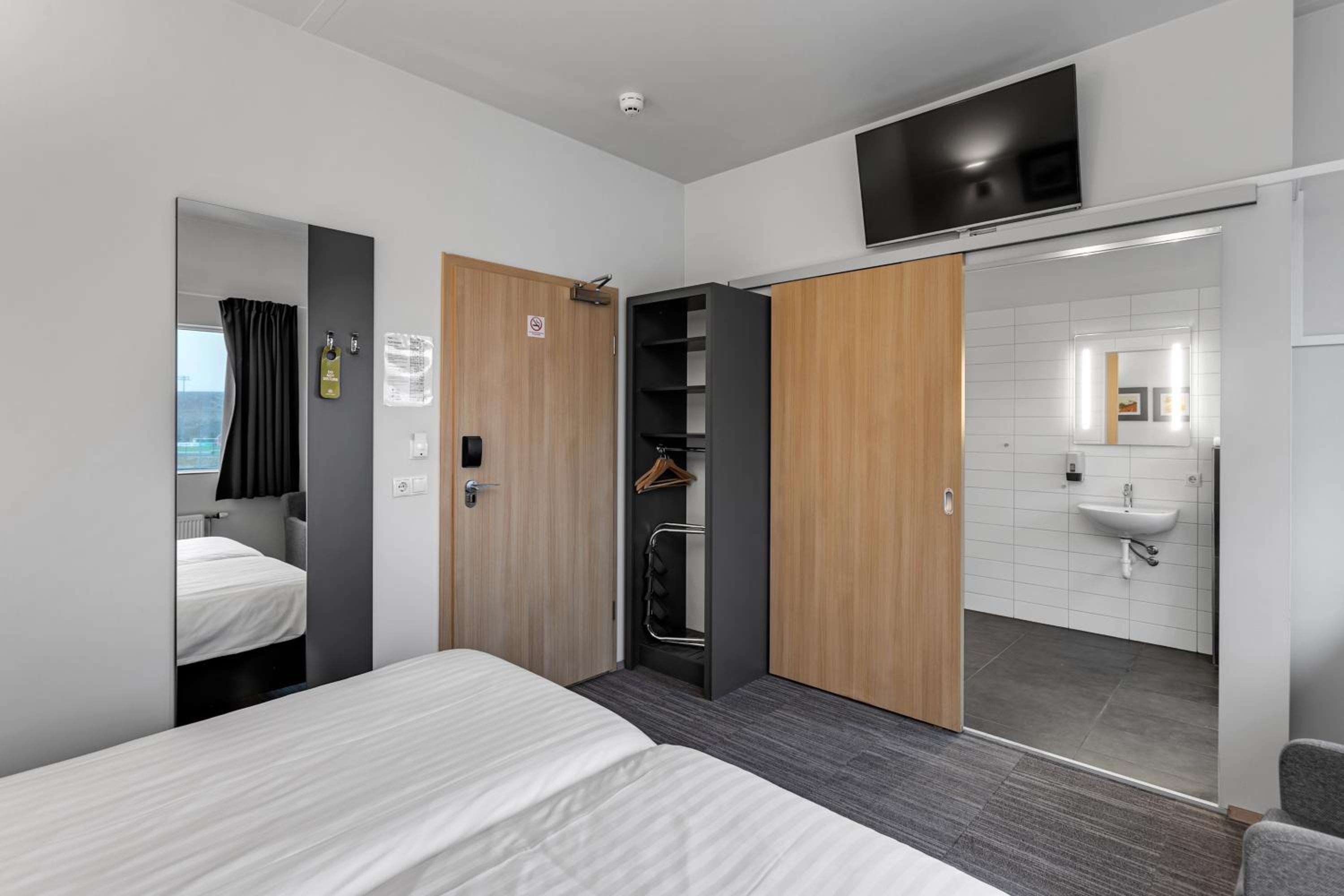 Standard Double Twin with Free Gym Access