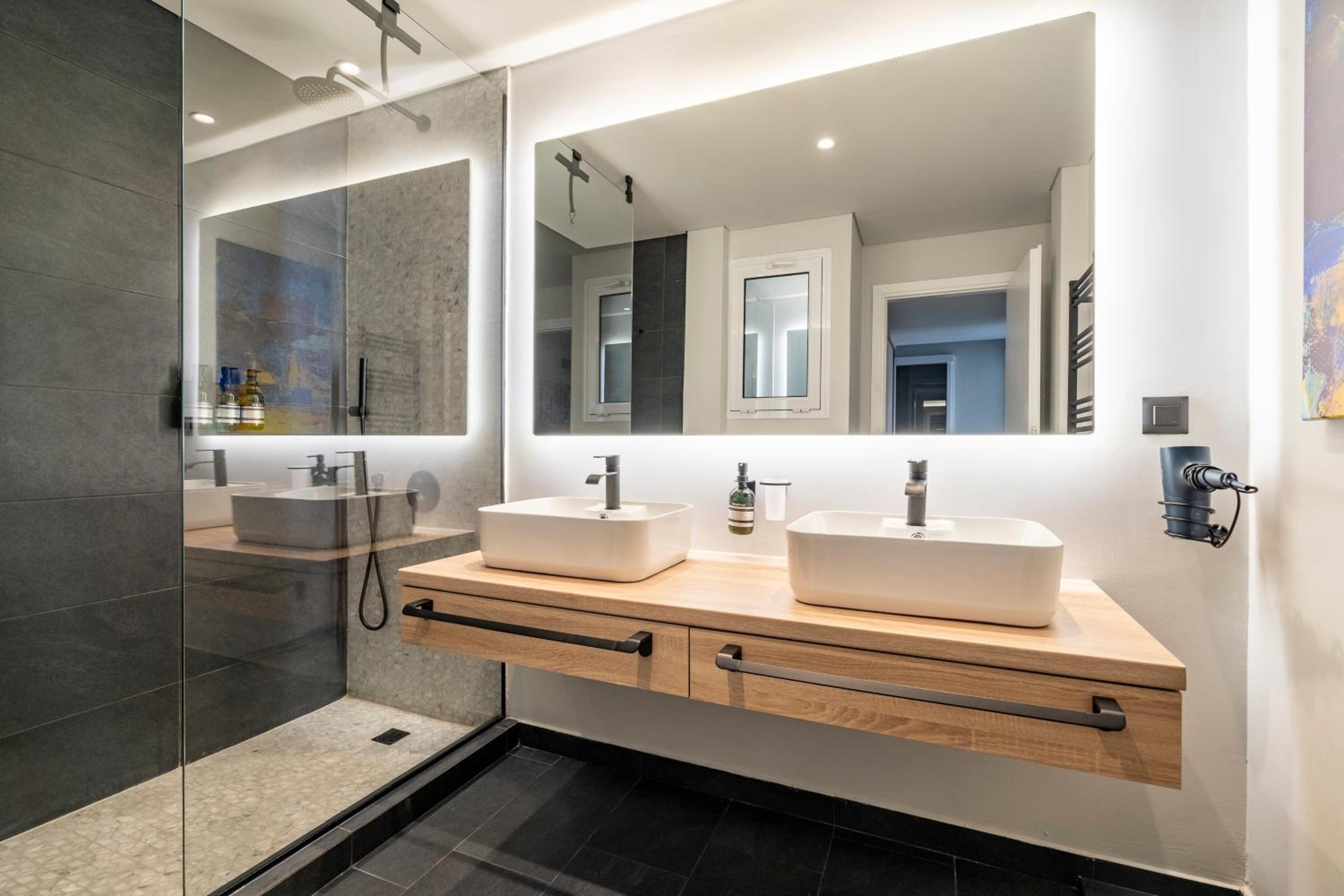 Two-Bedroom Apartment with Terrace photo 2