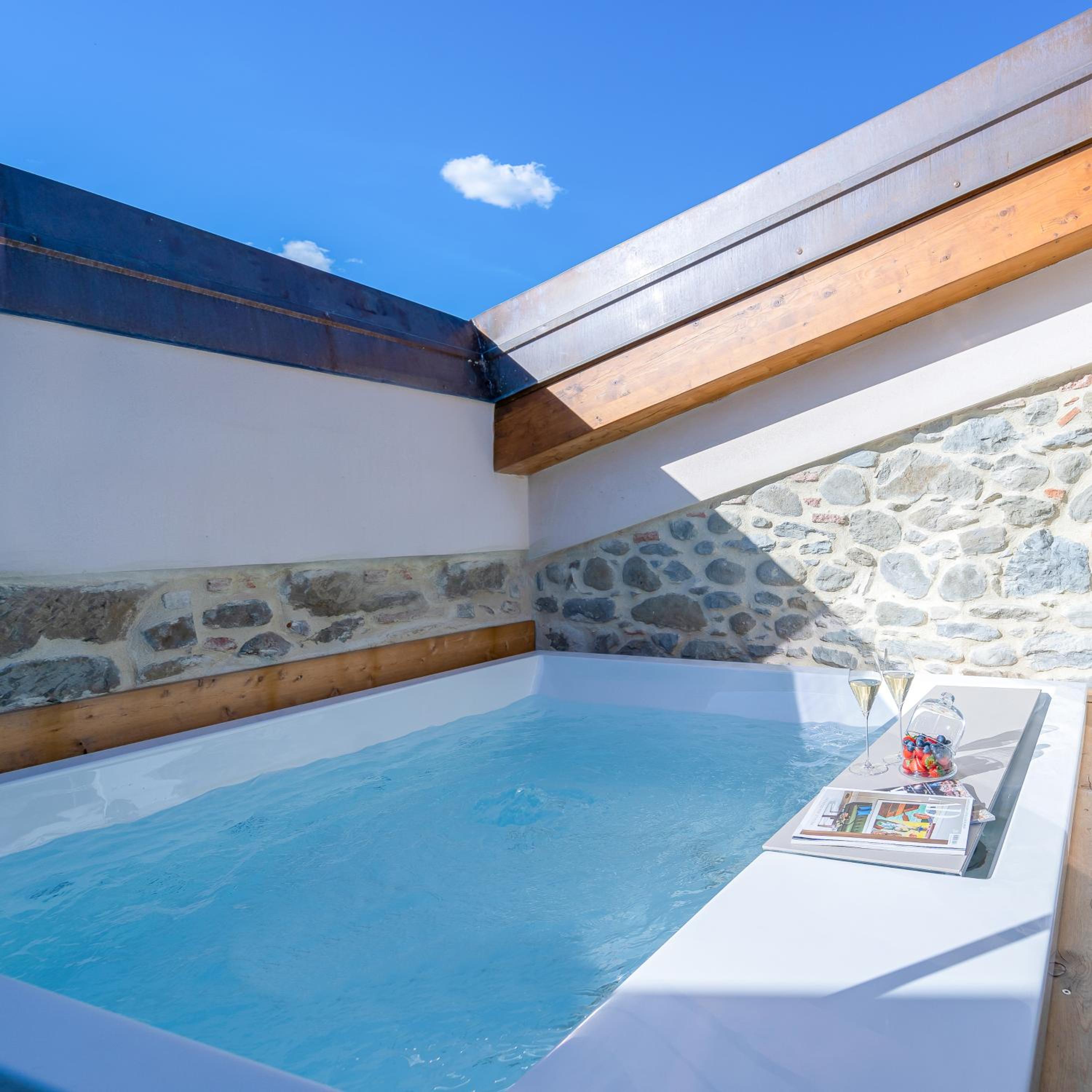 Suite with Spa Bath - Photo 3