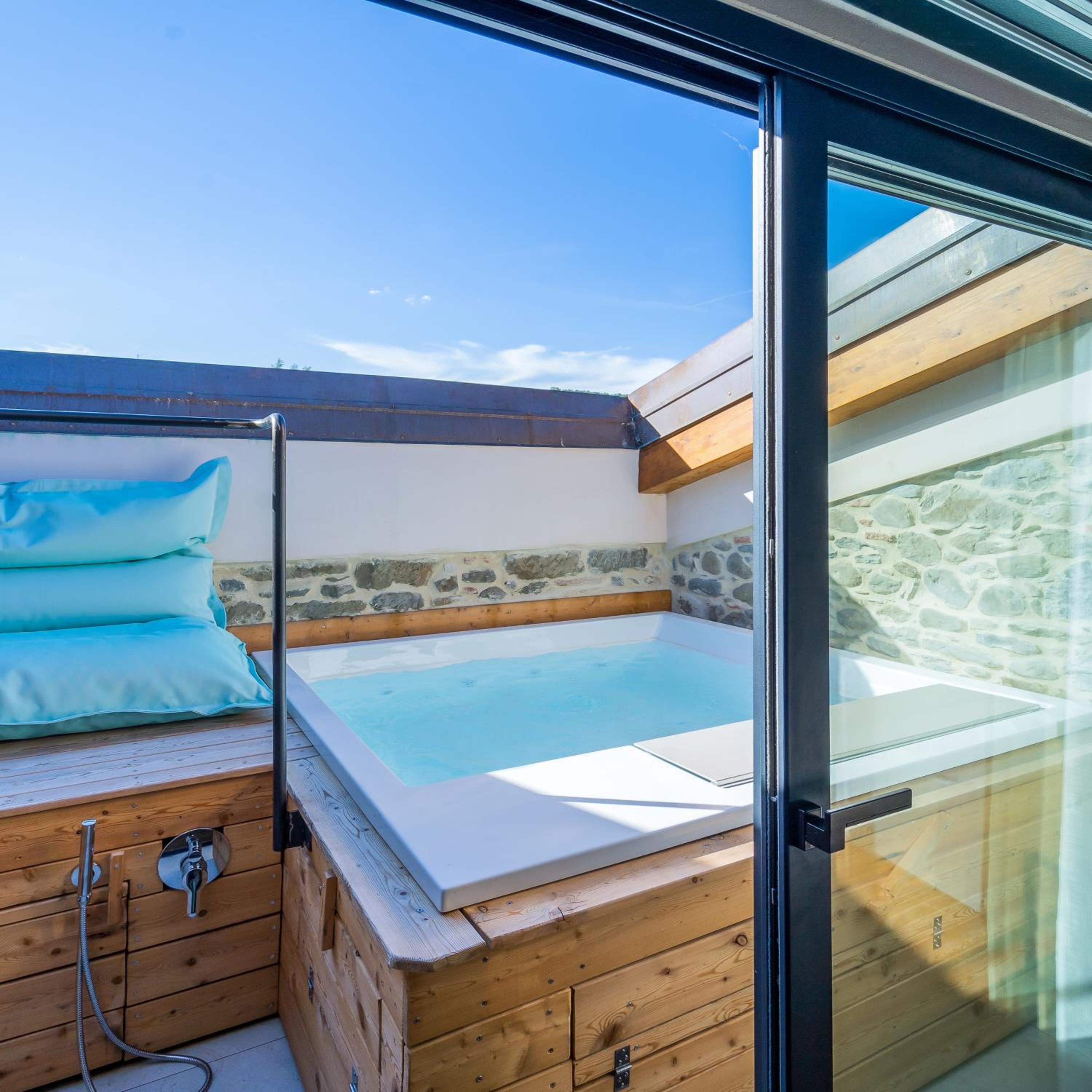 Suite with Spa Bath - Photo 2