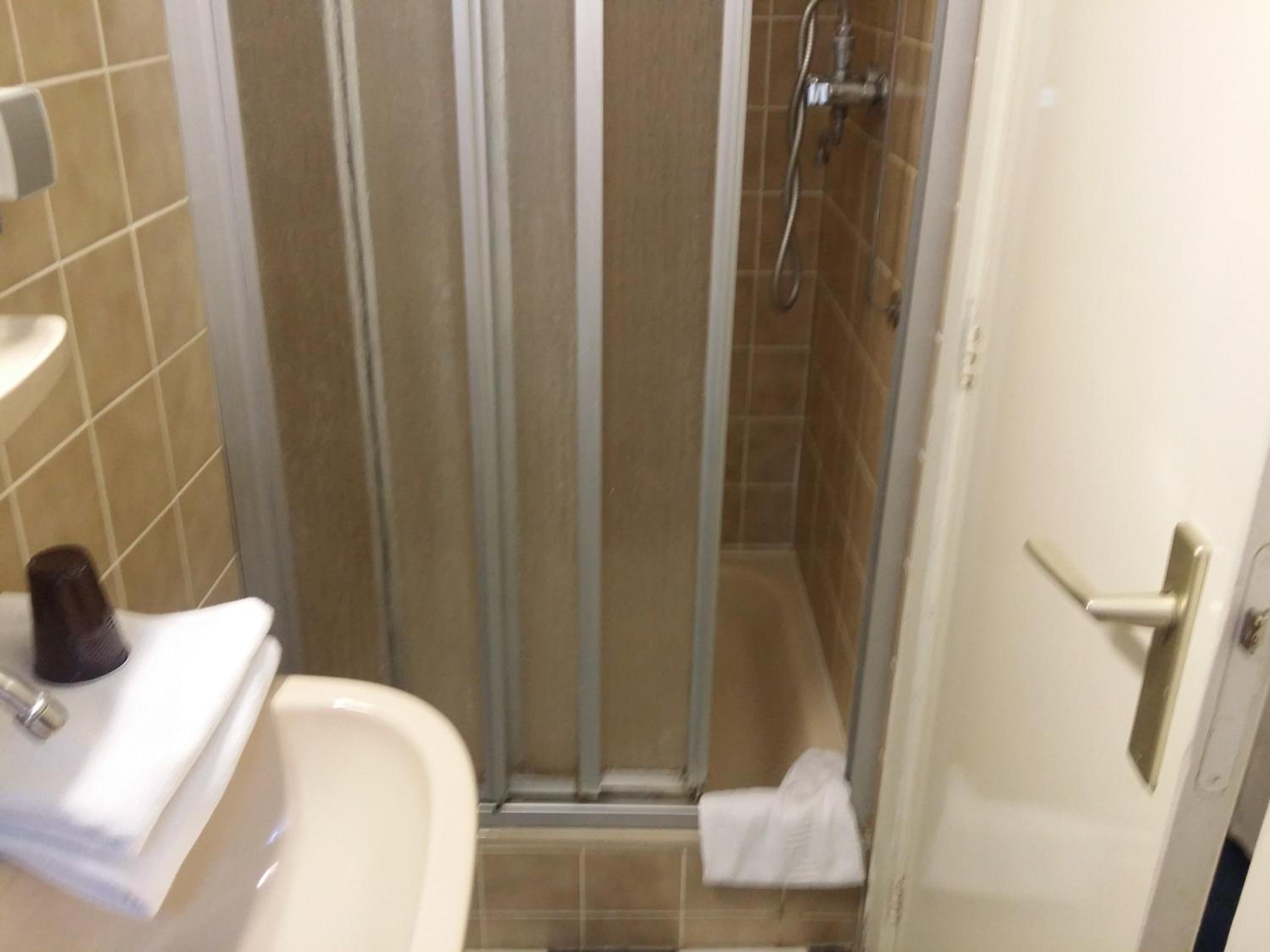 Single Room with Private Bathroom photo 3