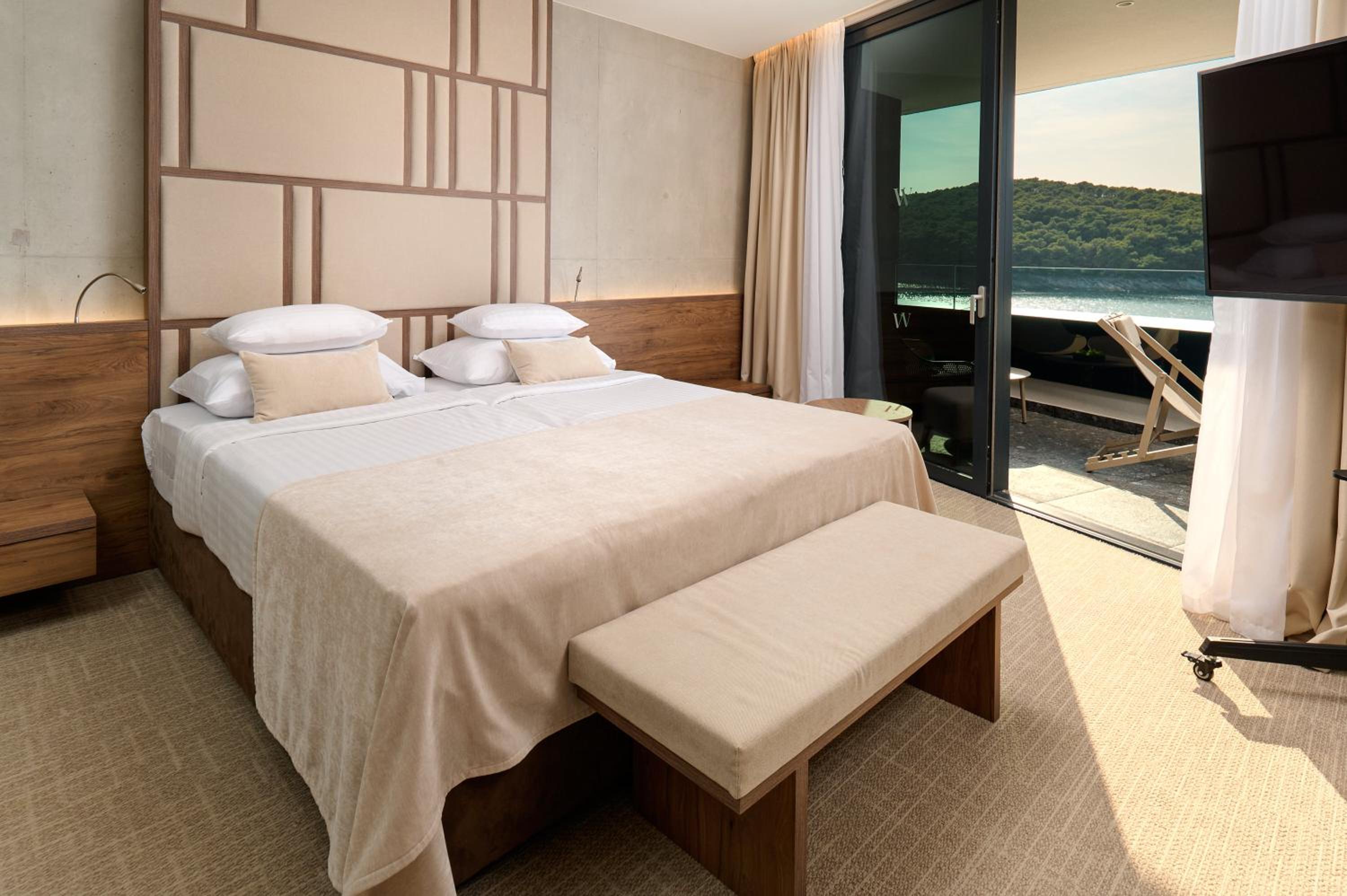 Premium Double or Twin Room with Sofa, Sea View, Balcony - Photo 9