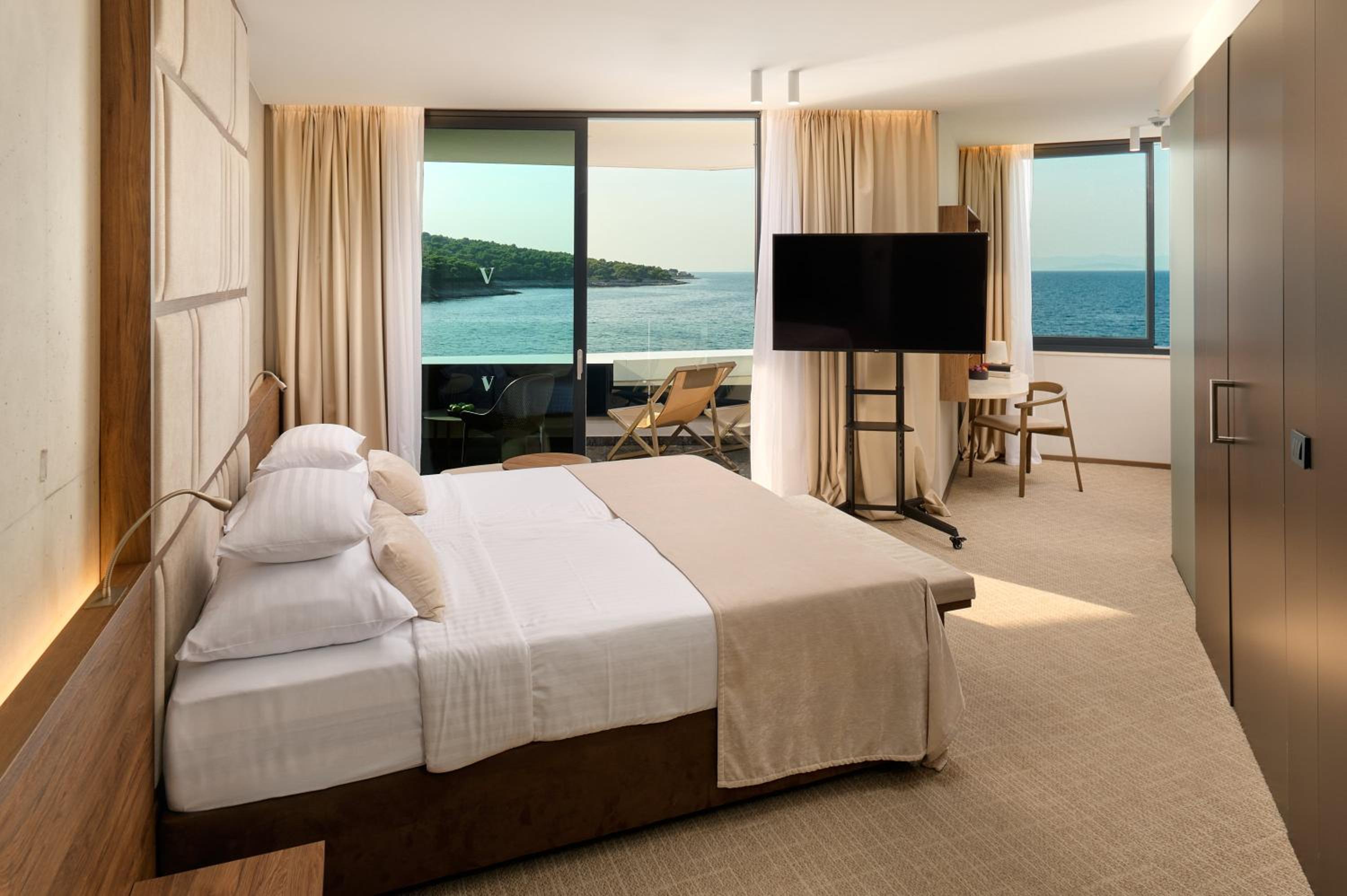 Premium Double or Twin Room with Sofa, Sea View, Balcony - Photo 1