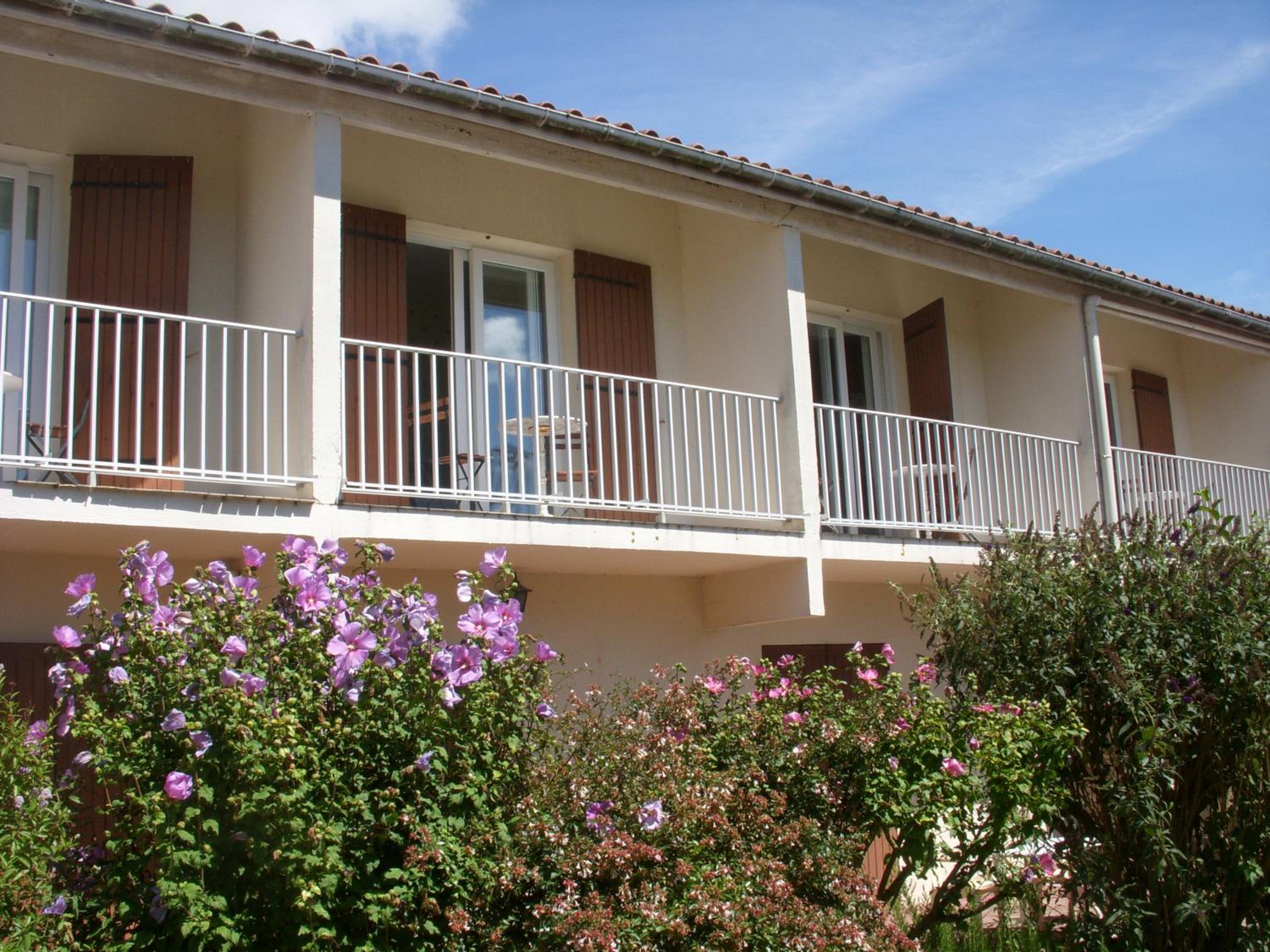 Double Room with Balcony - Photo 3