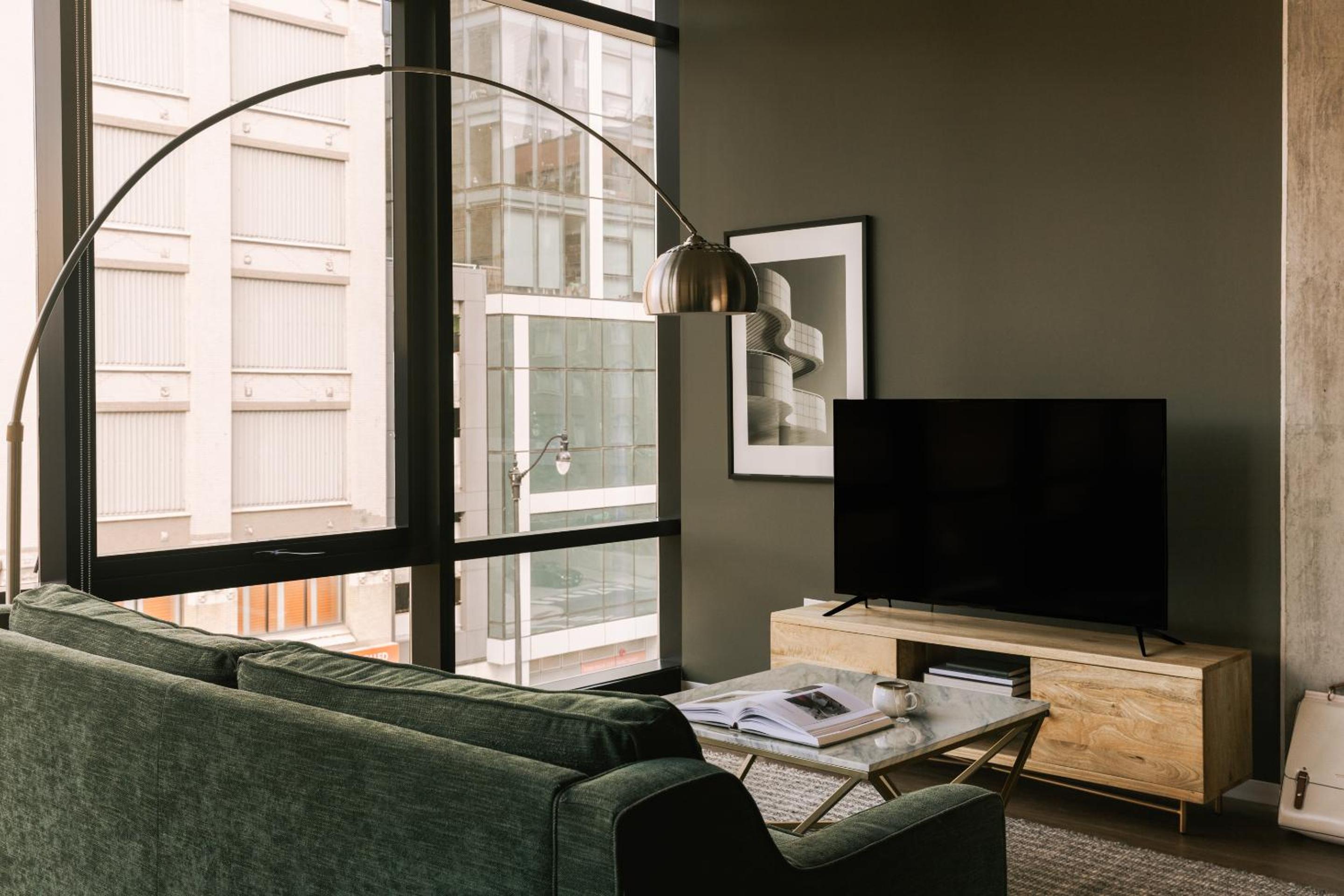 Studio Apartment With Queen Bed