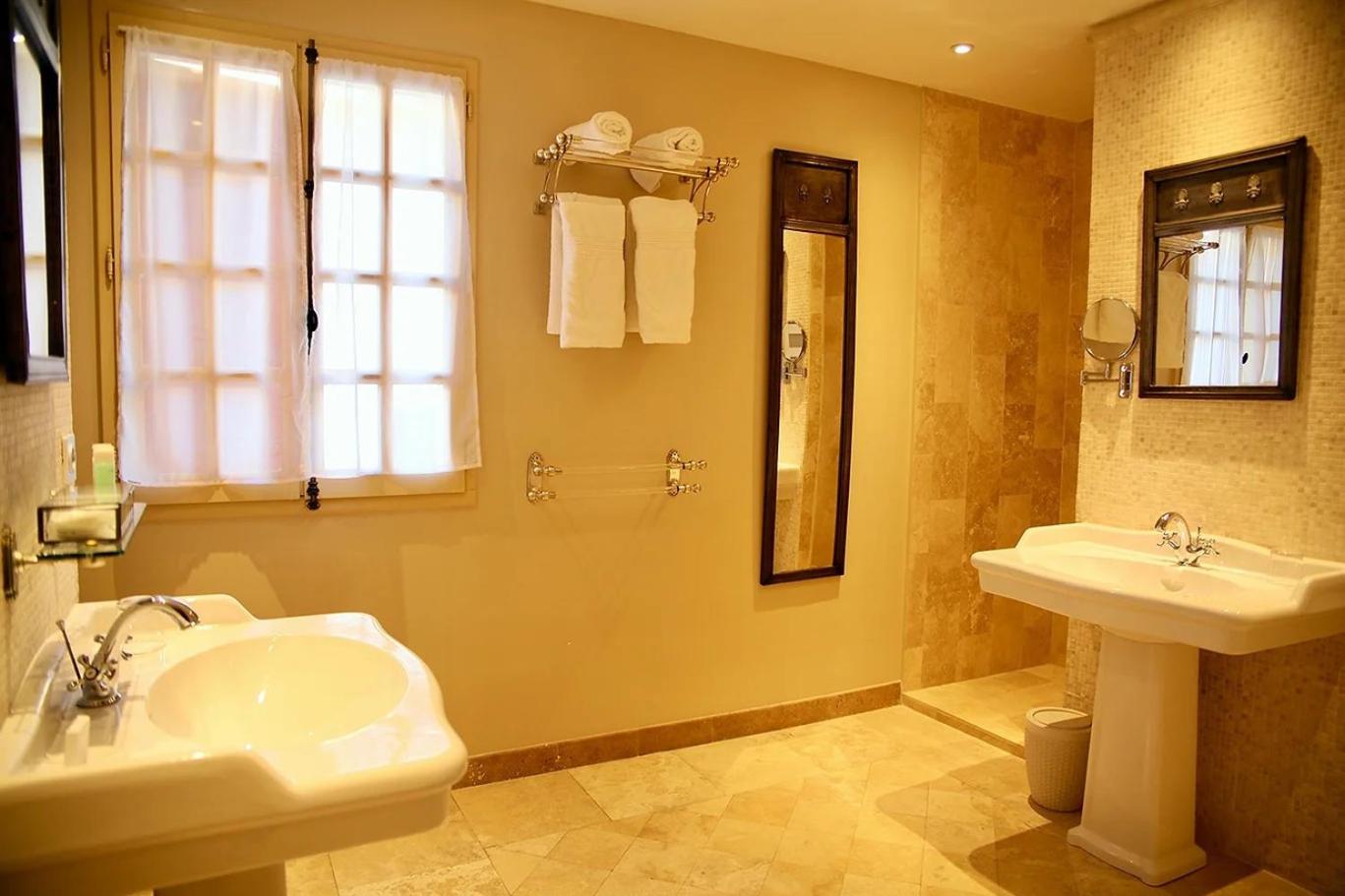 Deluxe Double Room - Photo 9