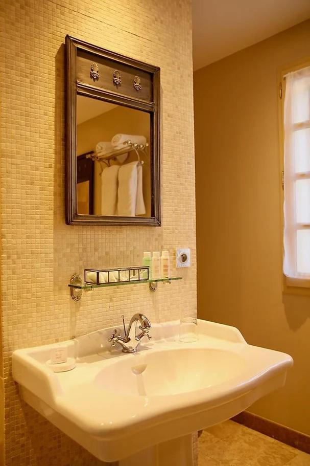 Deluxe Double Room - Photo 7