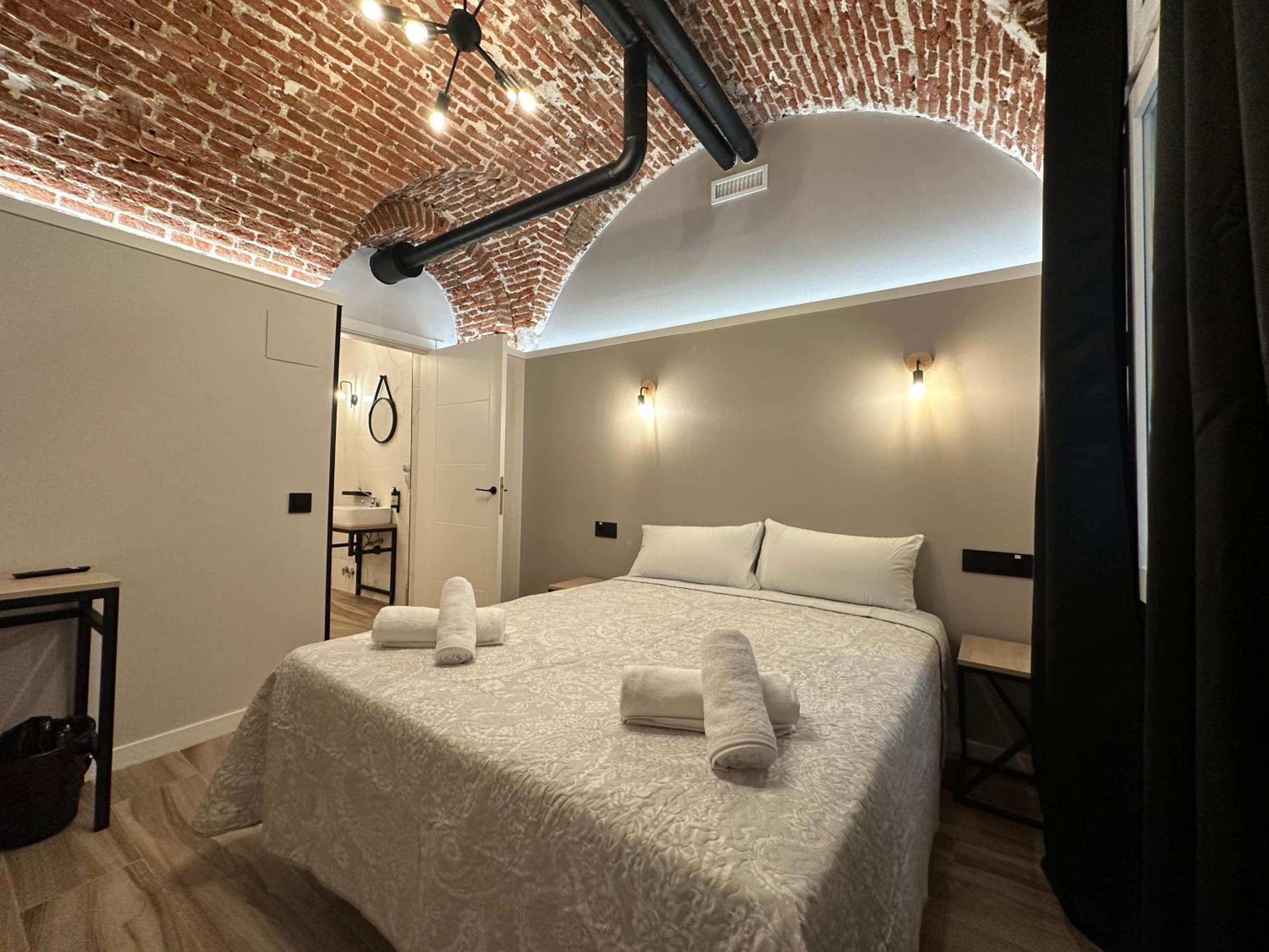 Standard Double Room - Photo 7