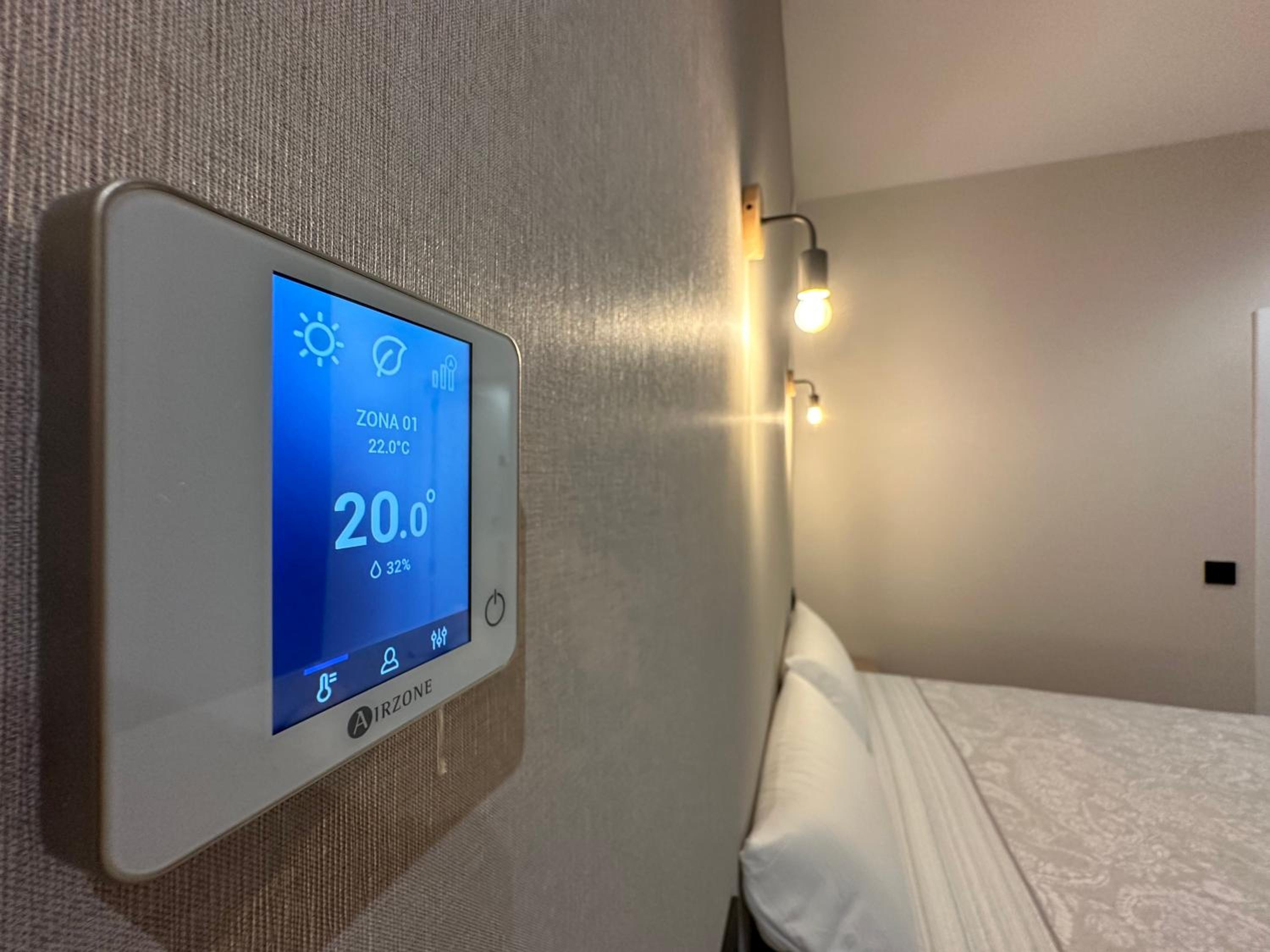 Superior Double Room thumbnail 5
