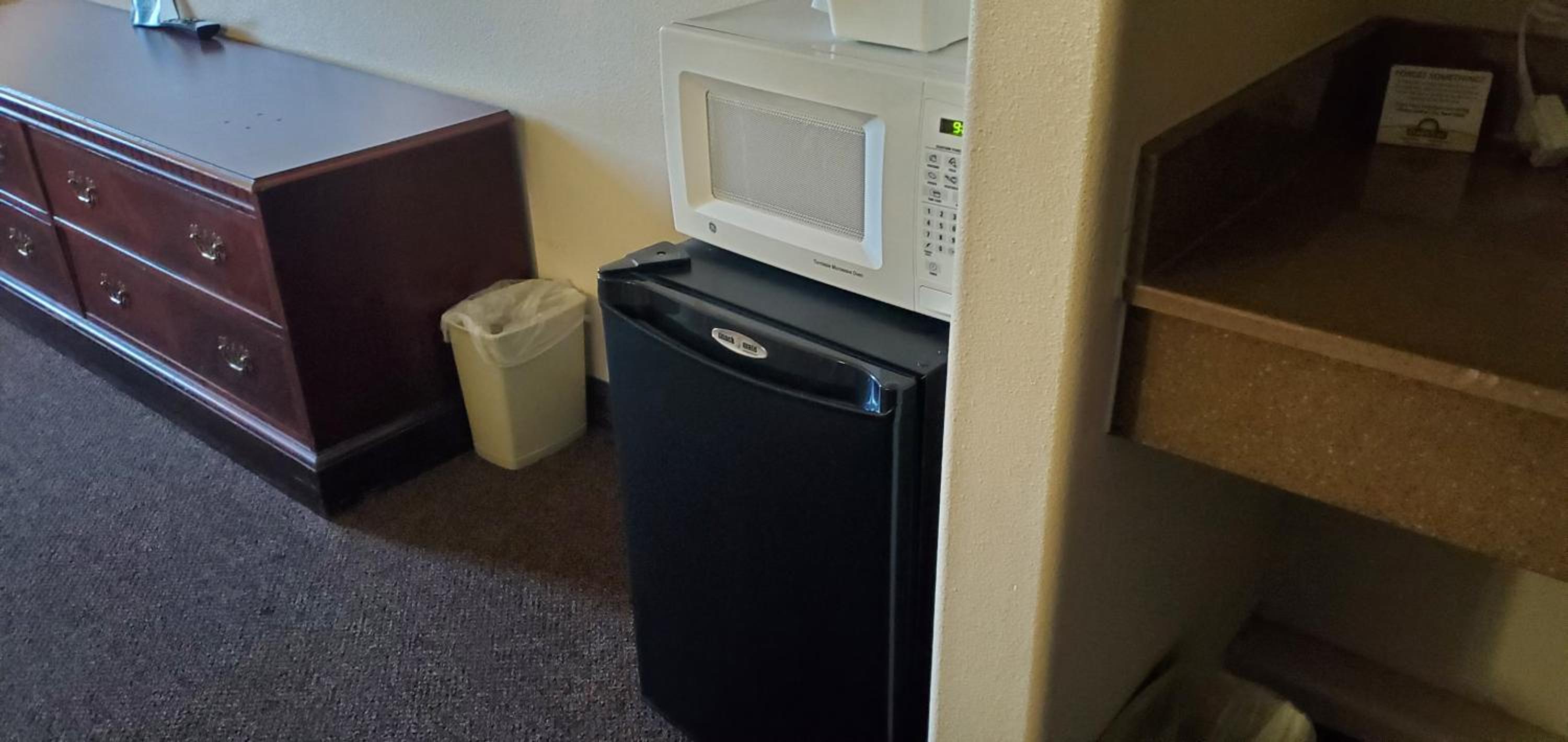 King Room - Non-Smoking - Photo 4