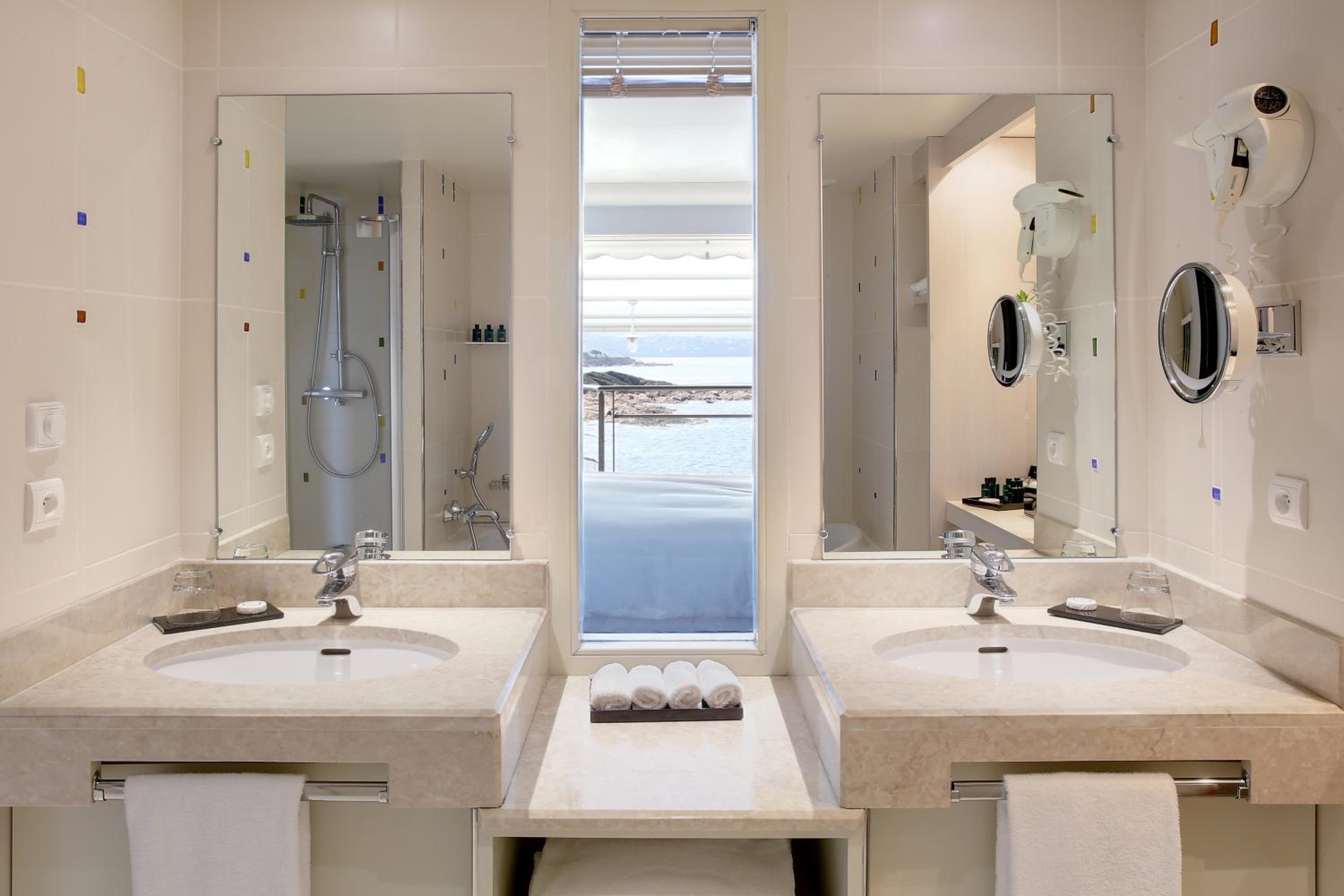 King Suite with Terrace and Sea View - Photo 3