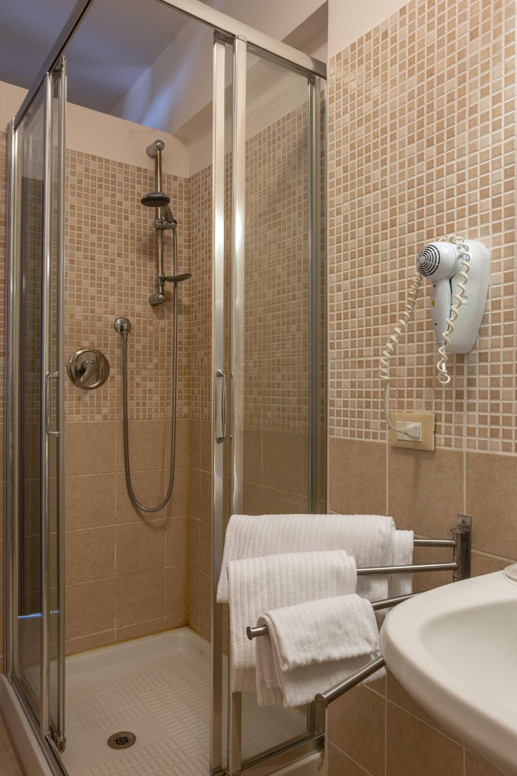 Family Room with Private Bathroom - Photo 7
