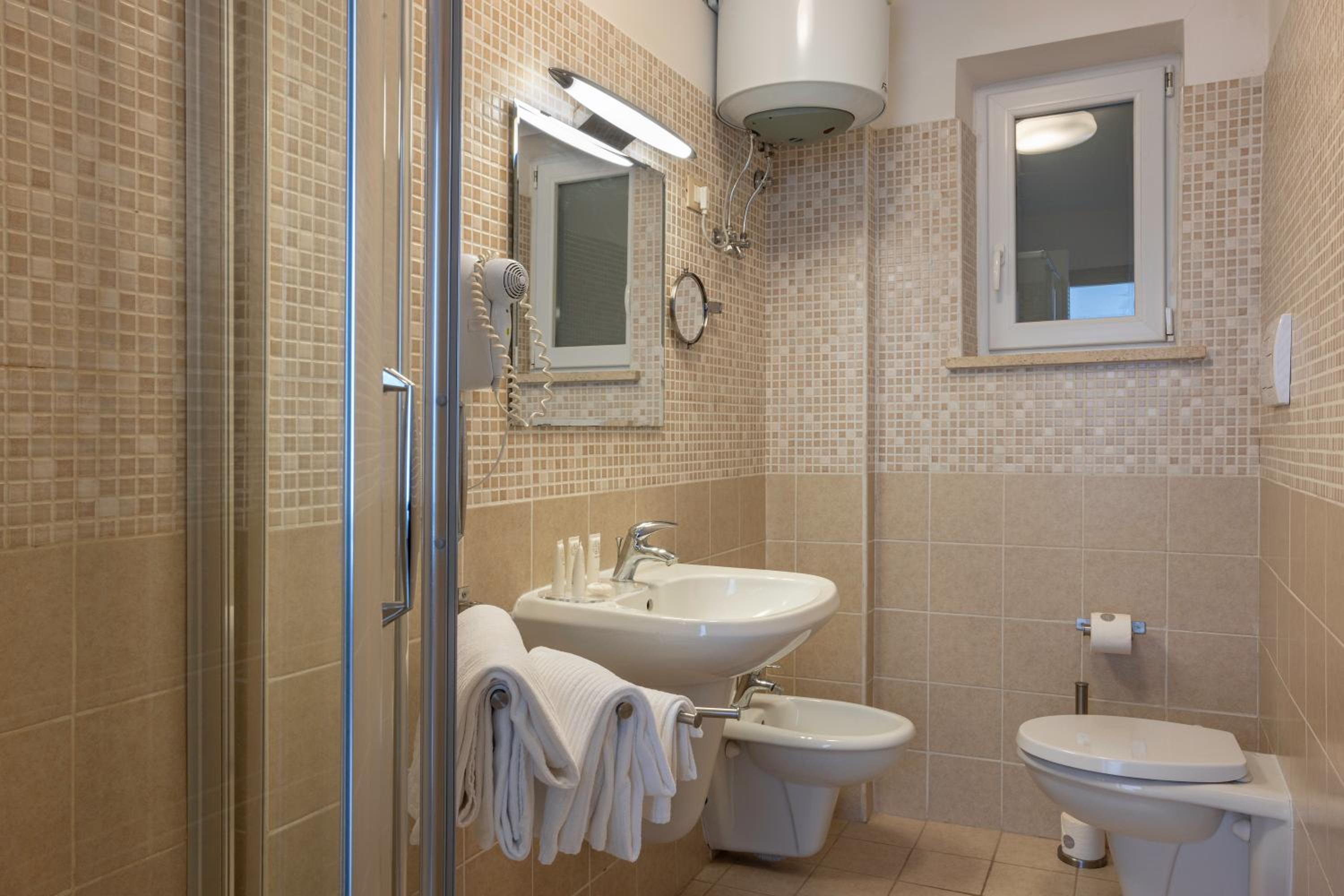 Family Room with Private Bathroom - Photo 8