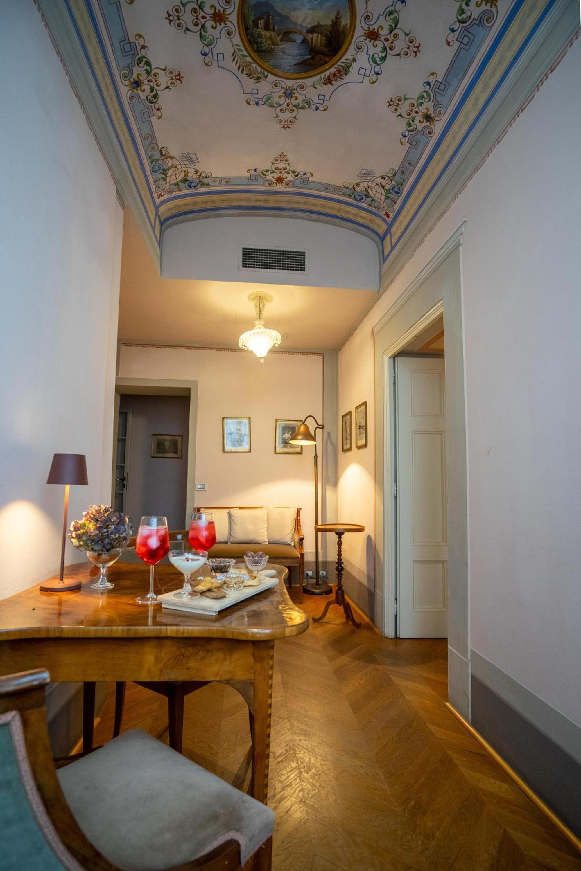 Suite with City View - Photo 2