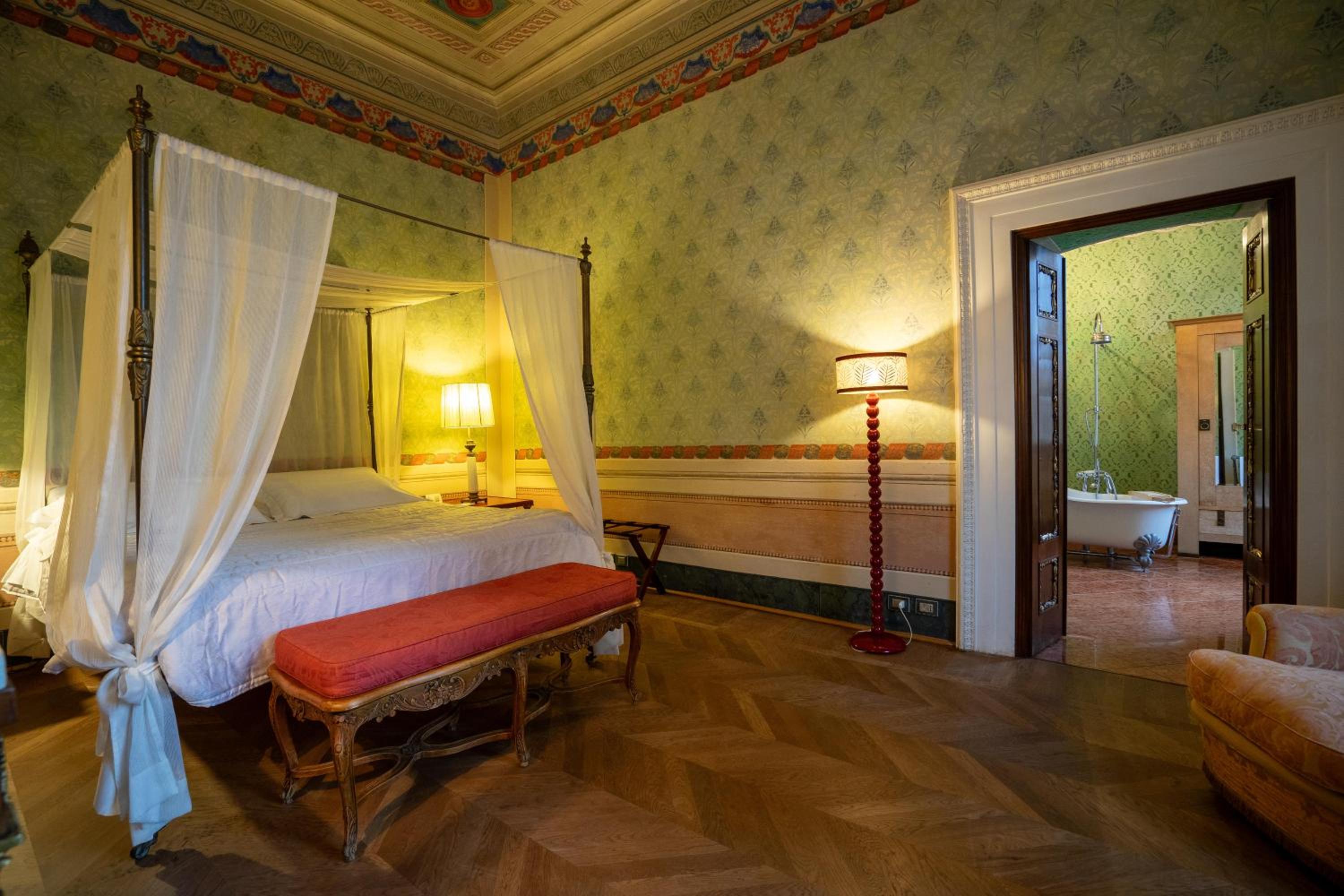 Deluxe King Suite - Photo 4